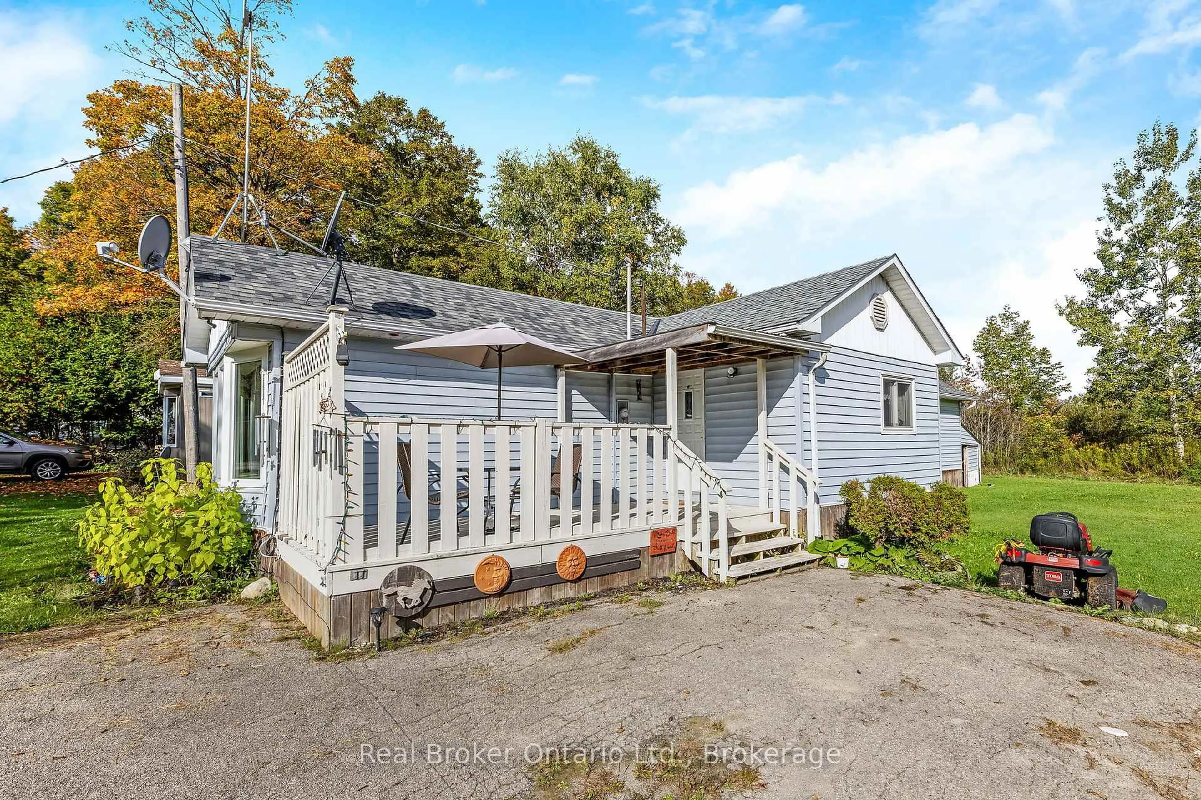 A pic from outside/outdoor area/front of a property/back of a property/a pic from drone, street for 026585 89 Highway #31, Southgate Ontario N0C 1B0