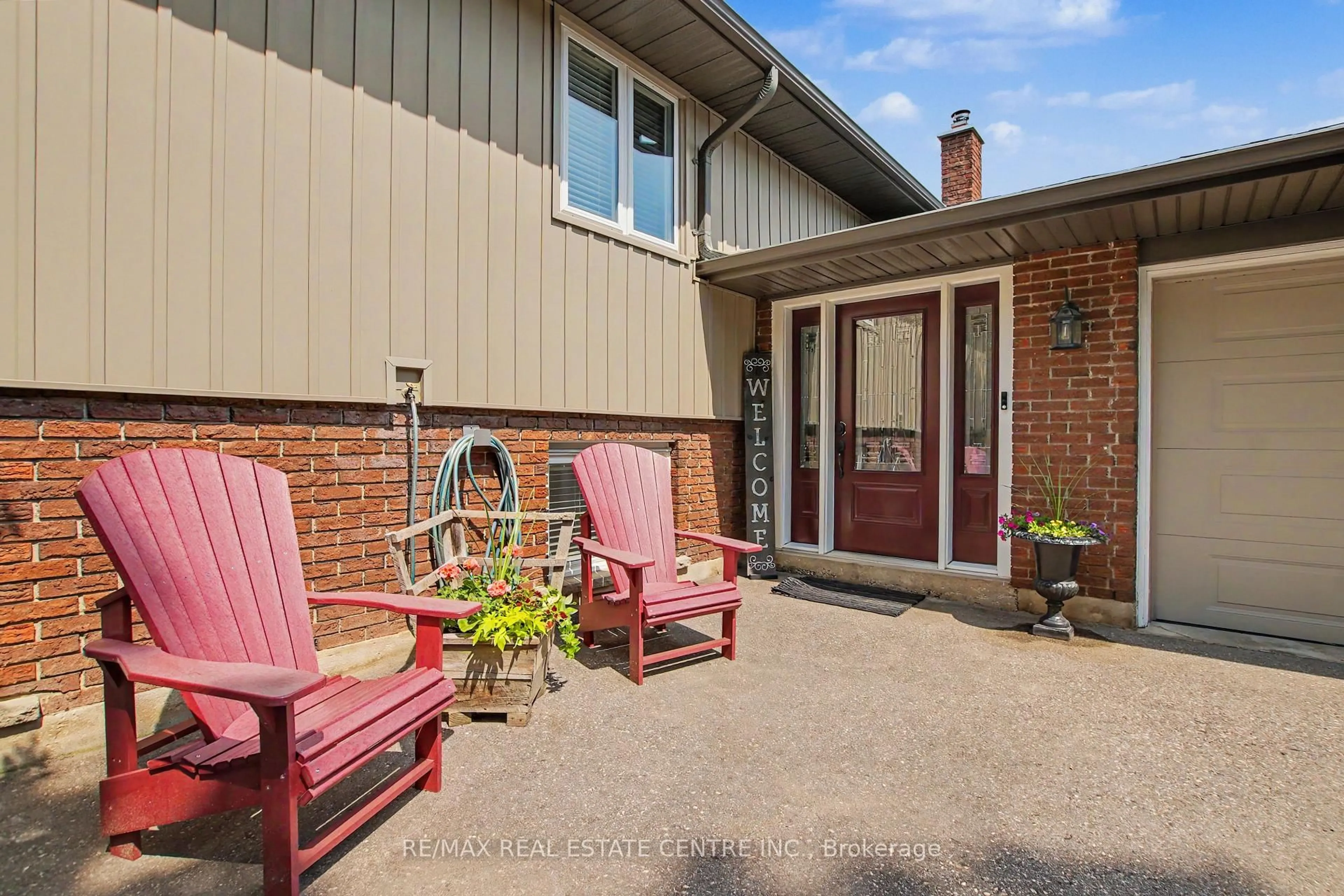 Patio, street for 1045 Queens Bush Rd, Wellesley Ontario N0B 2T0