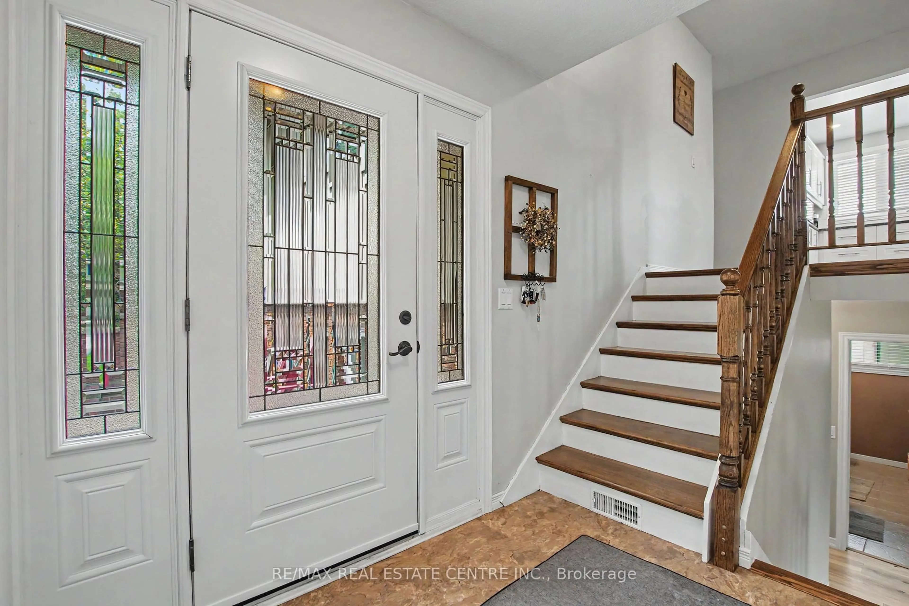 Indoor entryway for 1045 Queens Bush Rd, Wellesley Ontario N0B 2T0