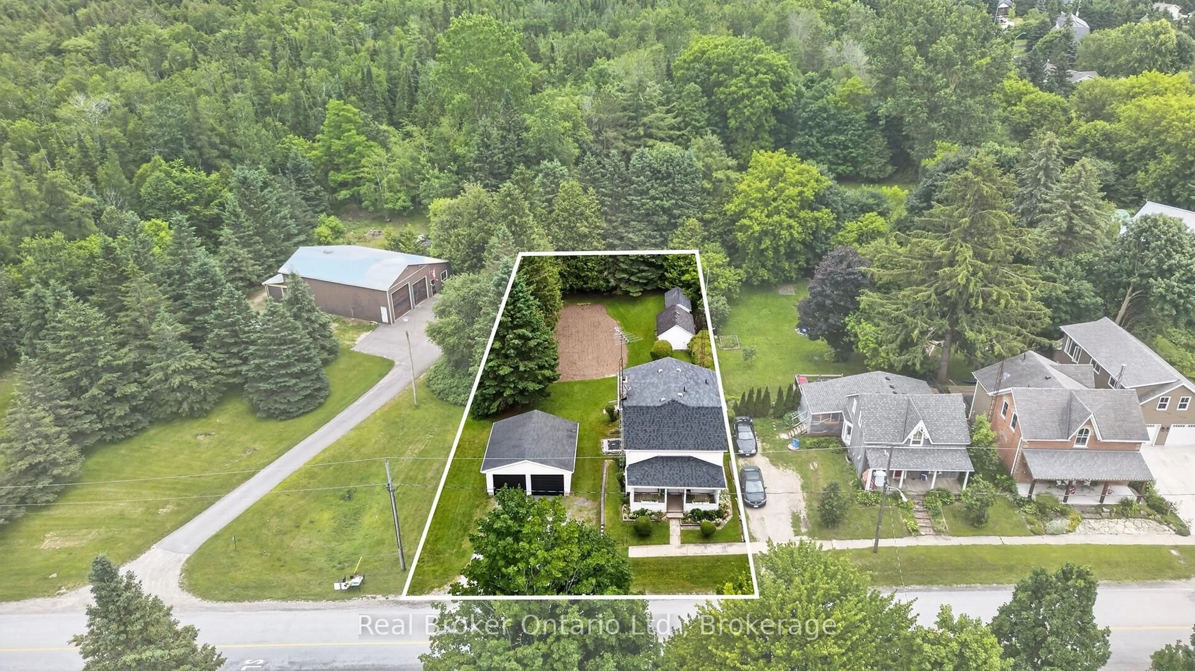 A pic from outside/outdoor area/front of a property/back of a property/a pic from drone, street for 9033 Erin Garafraxa Townline, Erin Ontario L0N 1N0