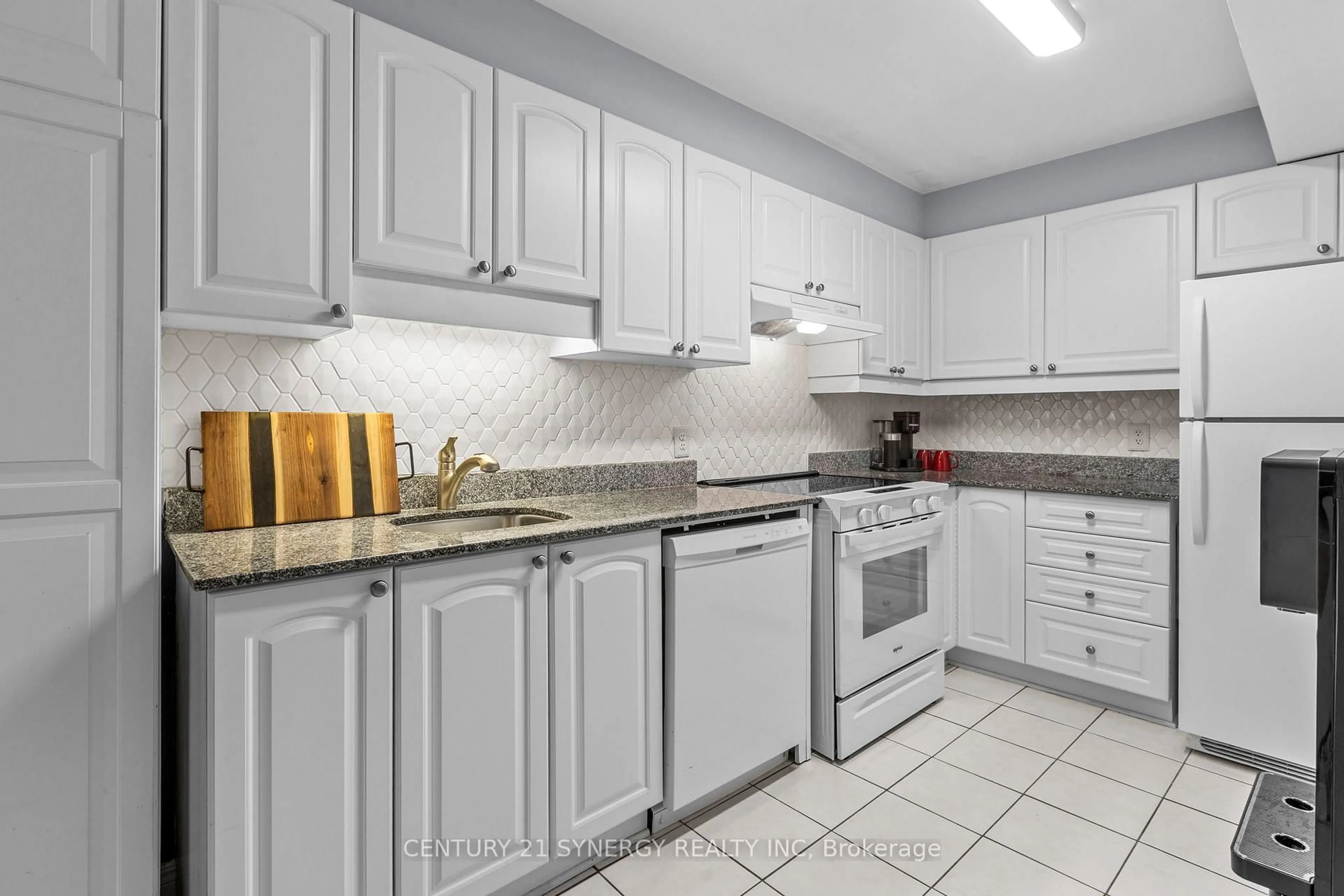 Standard kitchen, ceramic/tile floor for 429 Somerset St #PH13, Ottawa Ontario K2P 2P5