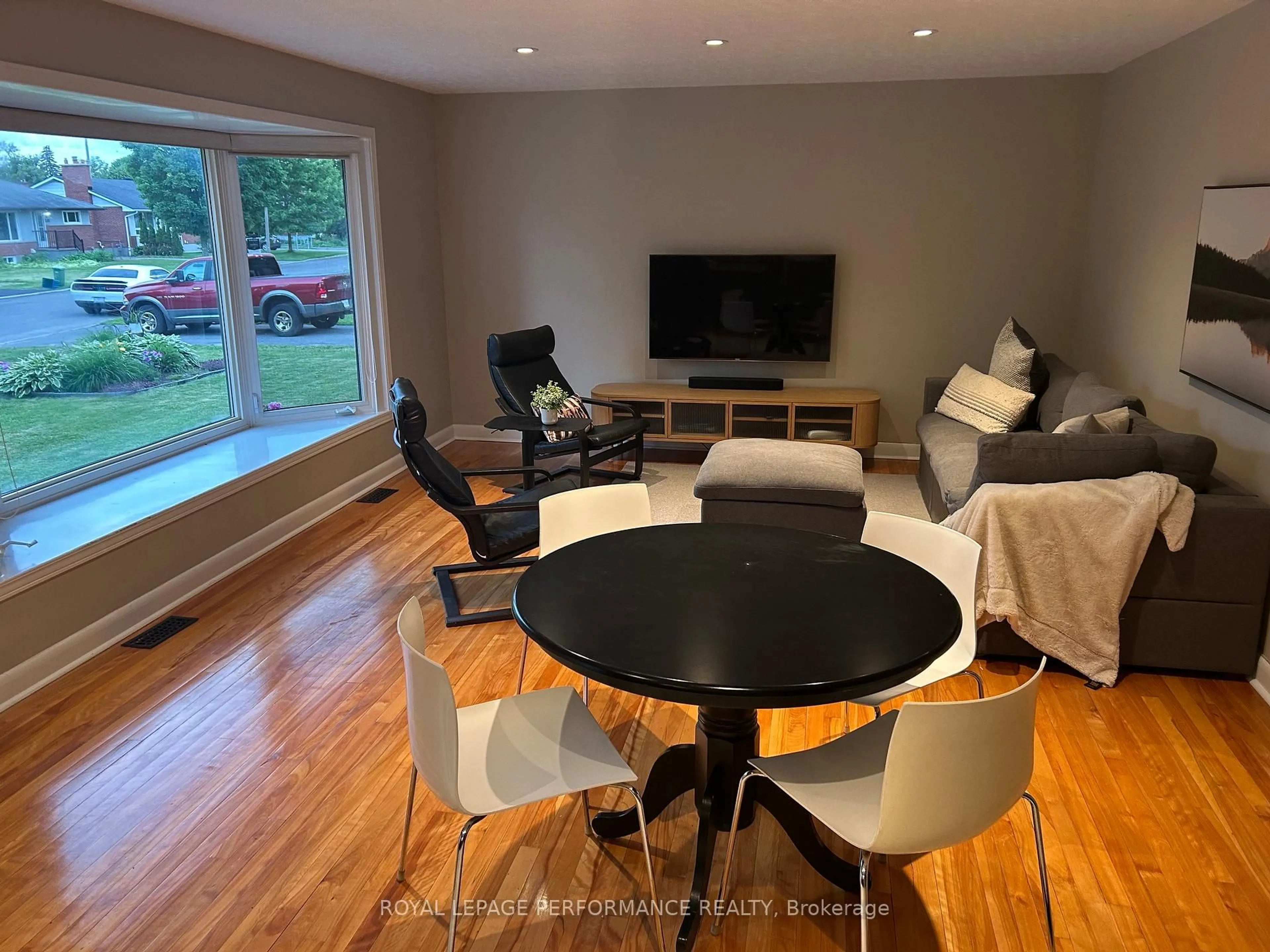 Living room with furniture, wood/laminate floor for 1321 Rustic Dr, Ottawa Ontario K2C 2Y3