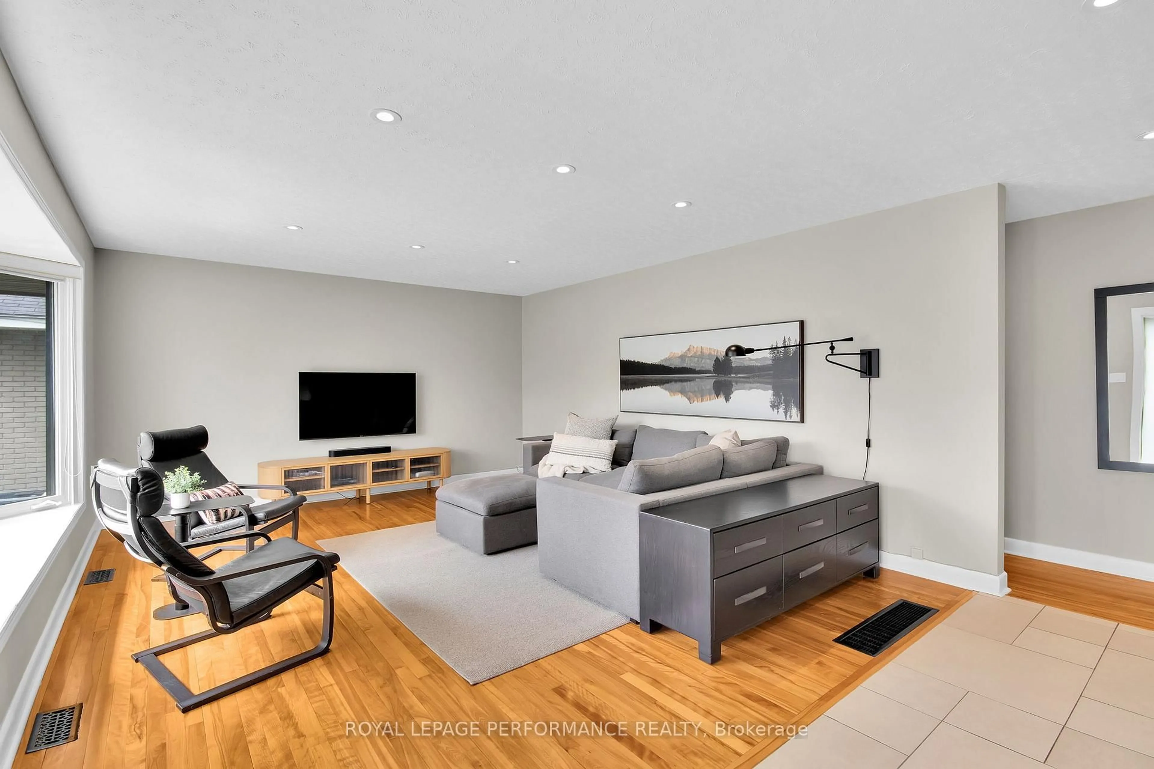 Living room with furniture, unknown for 1321 Rustic Dr, Ottawa Ontario K2C 2Y3