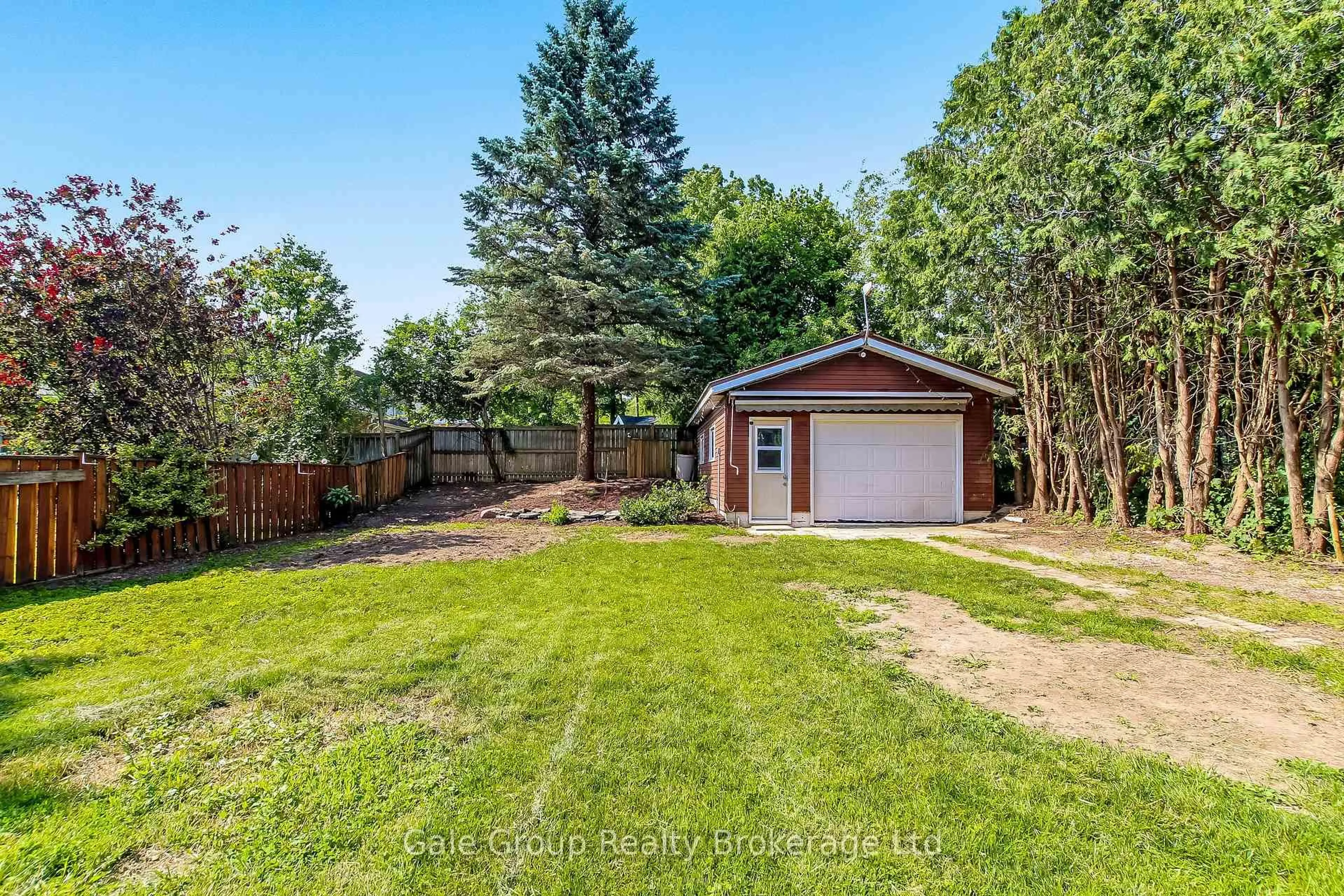 A pic from outside/outdoor area/front of a property/back of a property/a pic from drone, unknown for 457 Brant St, Woodstock Ontario N4S 5J3
