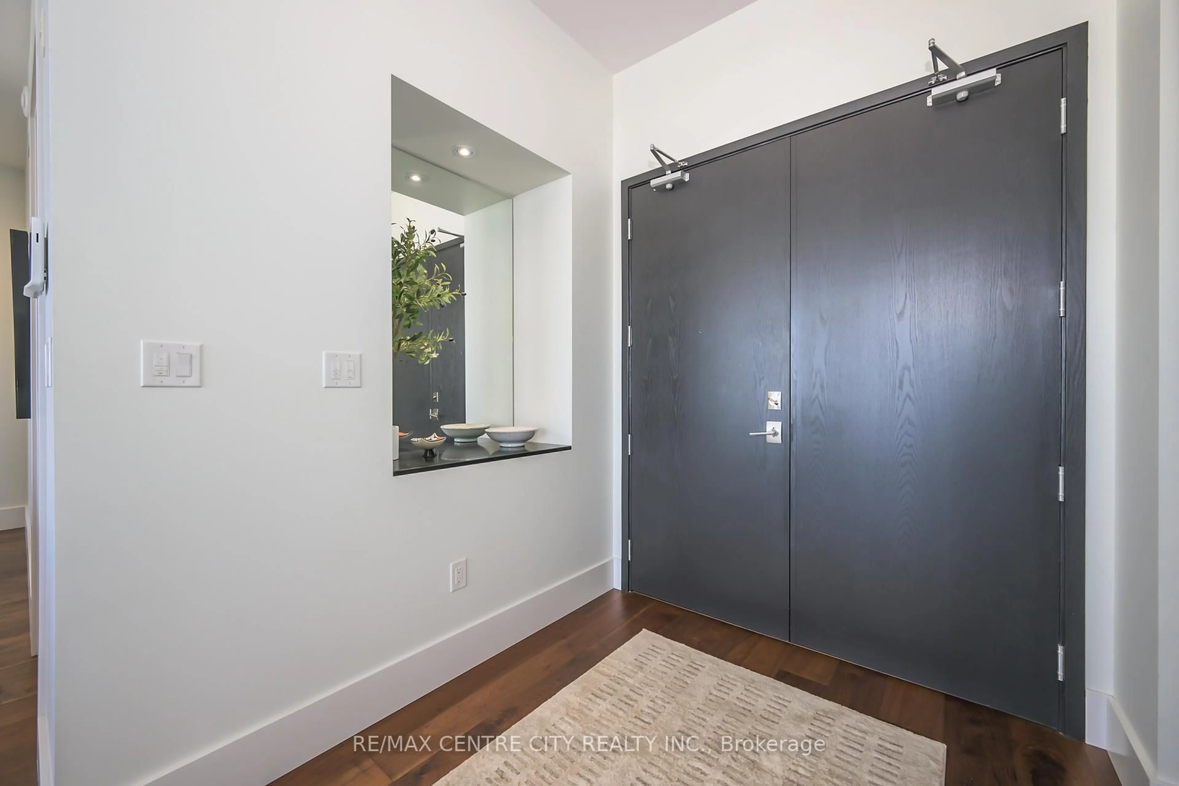 Indoor entryway for 1705 Fiddlehead Pl #406, London North Ontario N6G 0S1