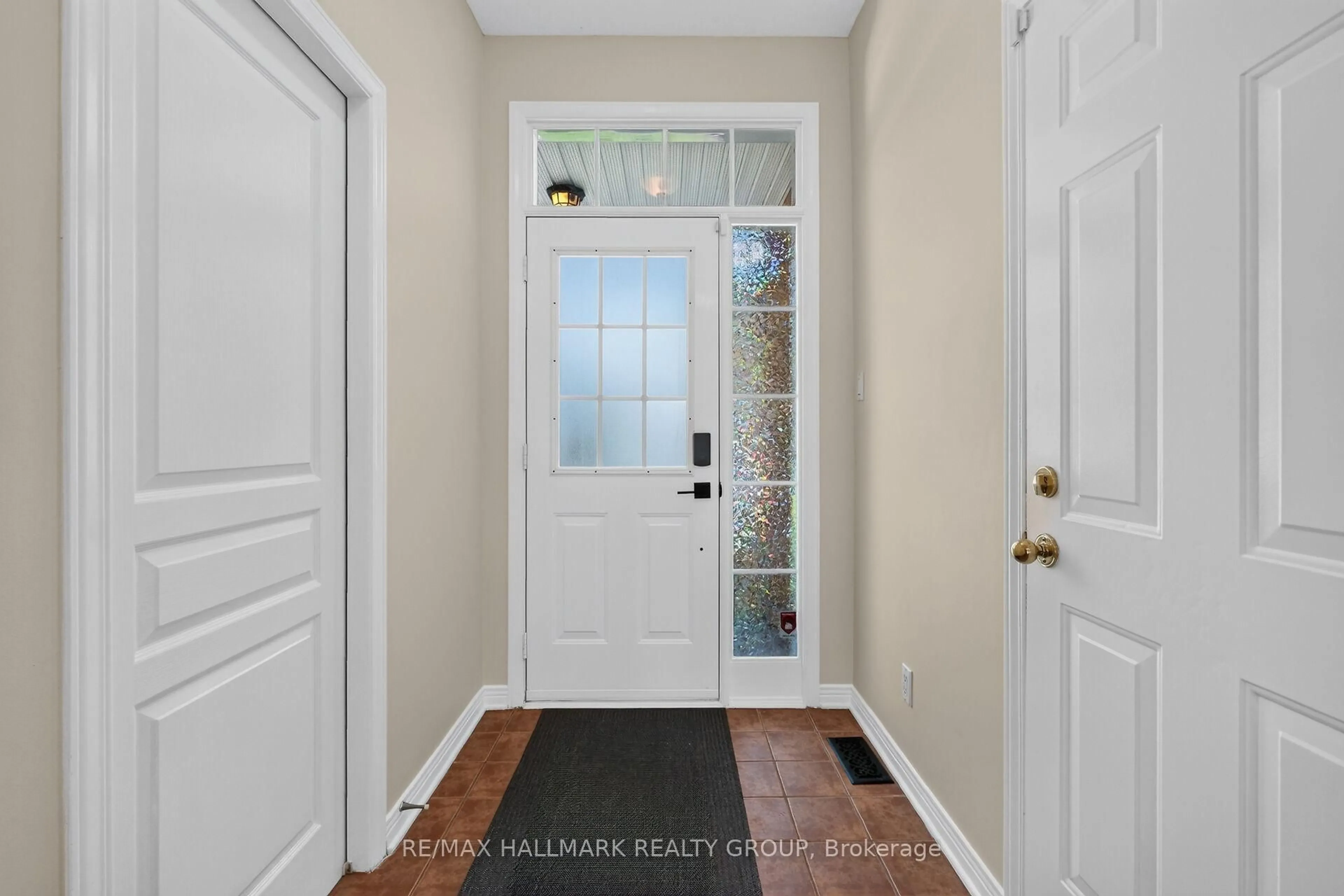Indoor entryway for 24 Gray Cres, Ottawa Ontario K2K 3J6