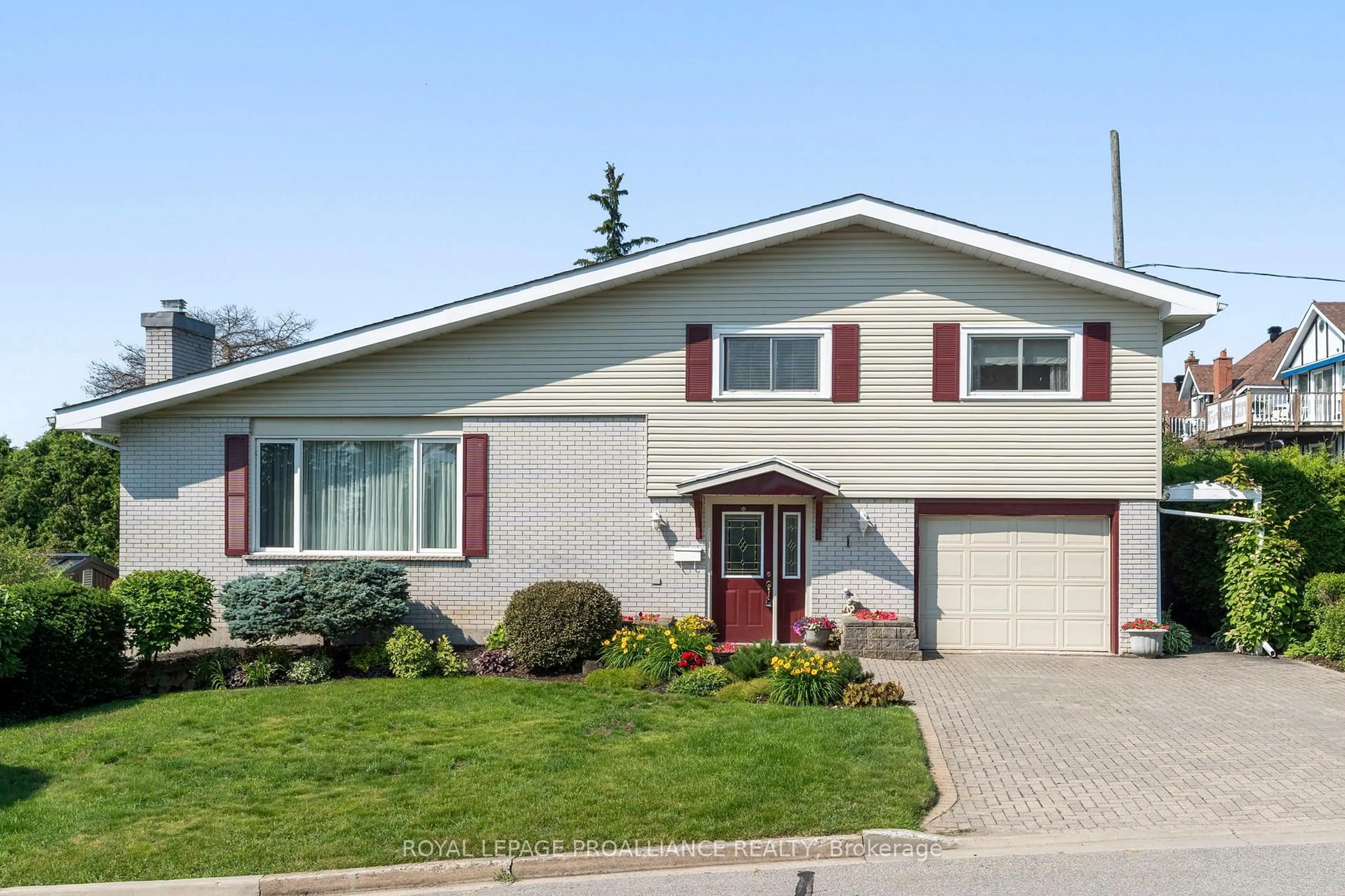 Home with vinyl exterior material, street for 1 Hardy Cres, Brockville Ontario K6V 3A2