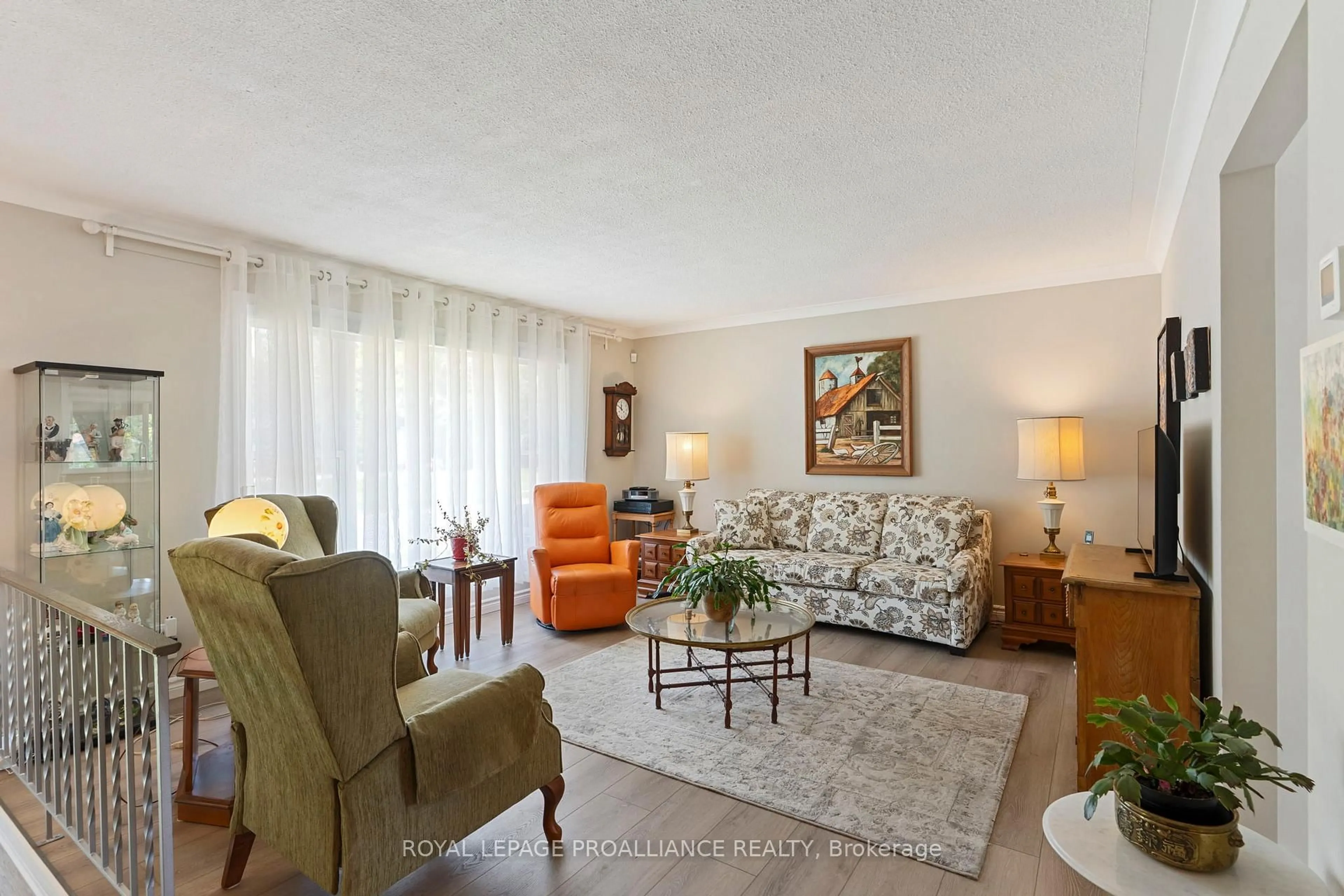 Living room with furniture, unknown for 795 Laurier Blvd, Brockville Ontario K6V 5Z5