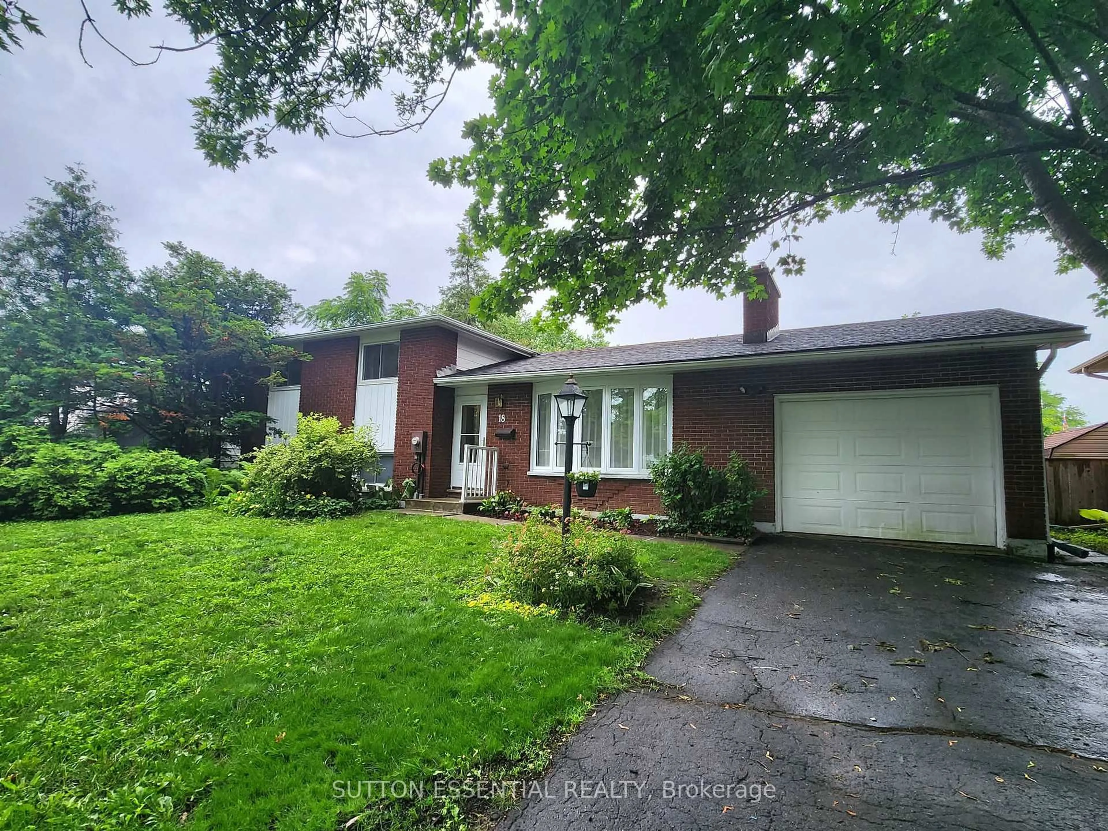 A pic from outside/outdoor area/front of a property/back of a property/a pic from drone, street for 18 Vanier Dr, Brockville Ontario K6V 3J5