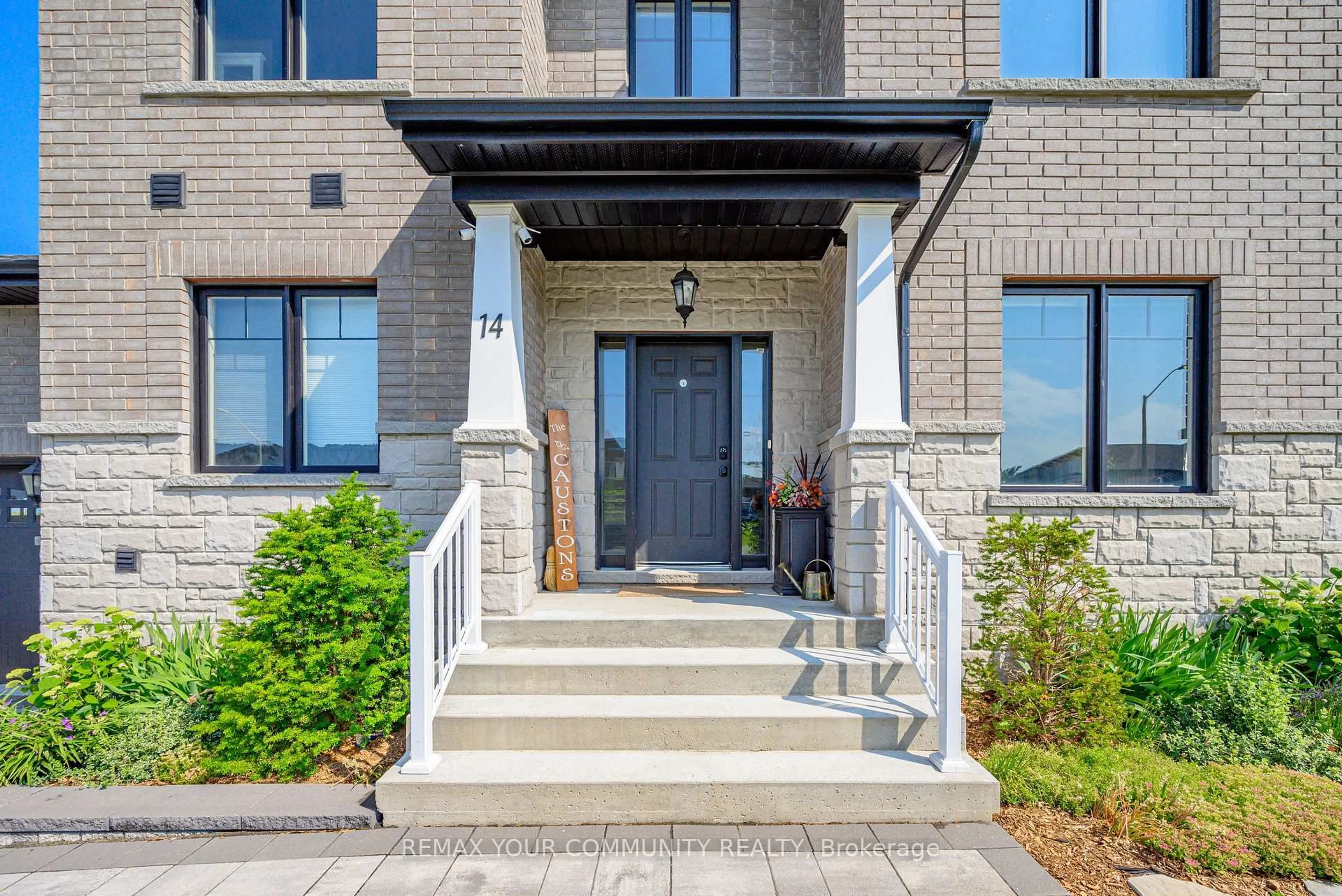 Indoor entryway for 14 McCrae Cres, Kawartha Lakes Ontario K0M 2T0