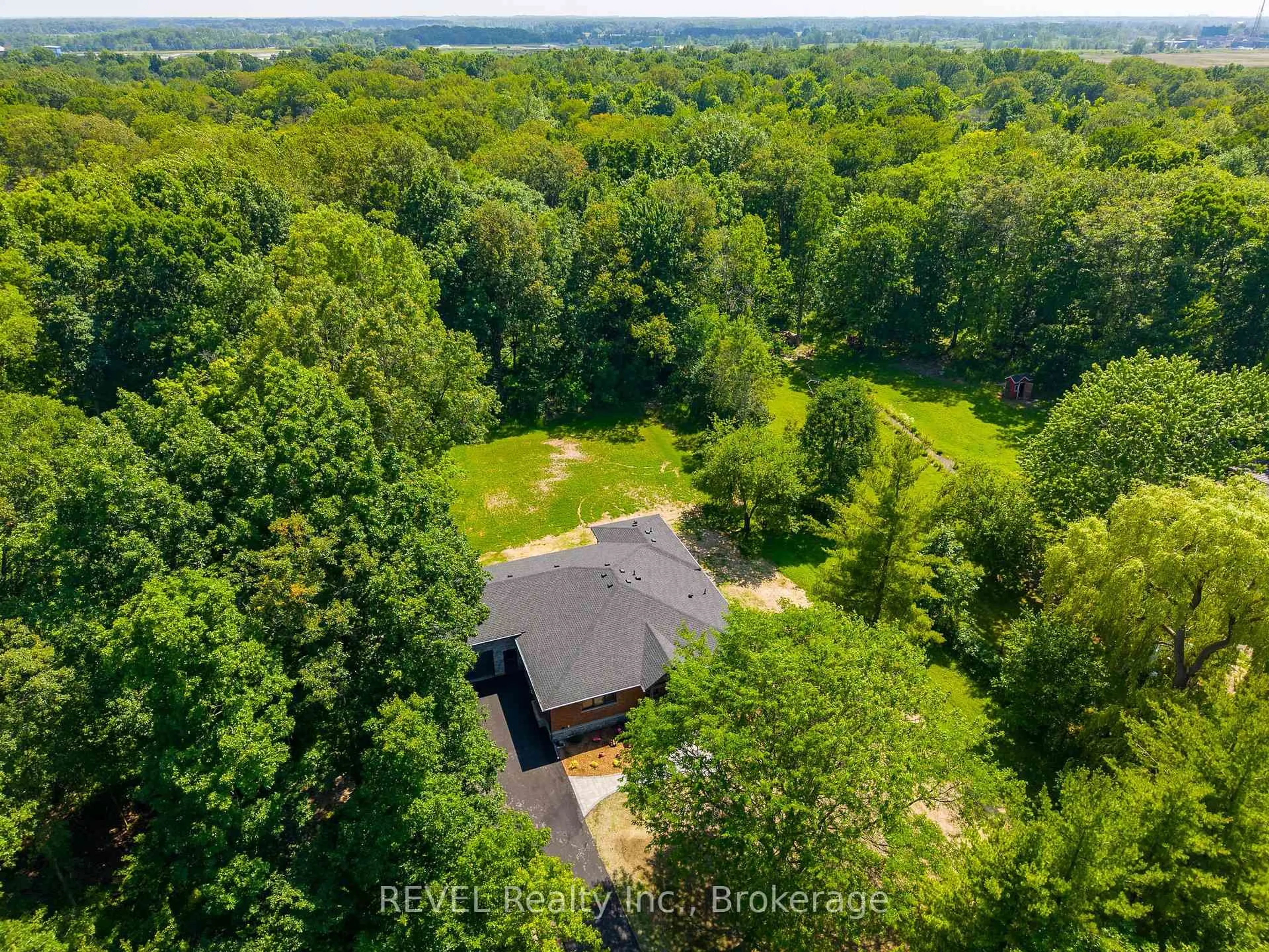A pic from outside/outdoor area/front of a property/back of a property/a pic from drone, forest/trees view for 8780 Brown Rd, Niagara Falls Ontario L2E 6S5