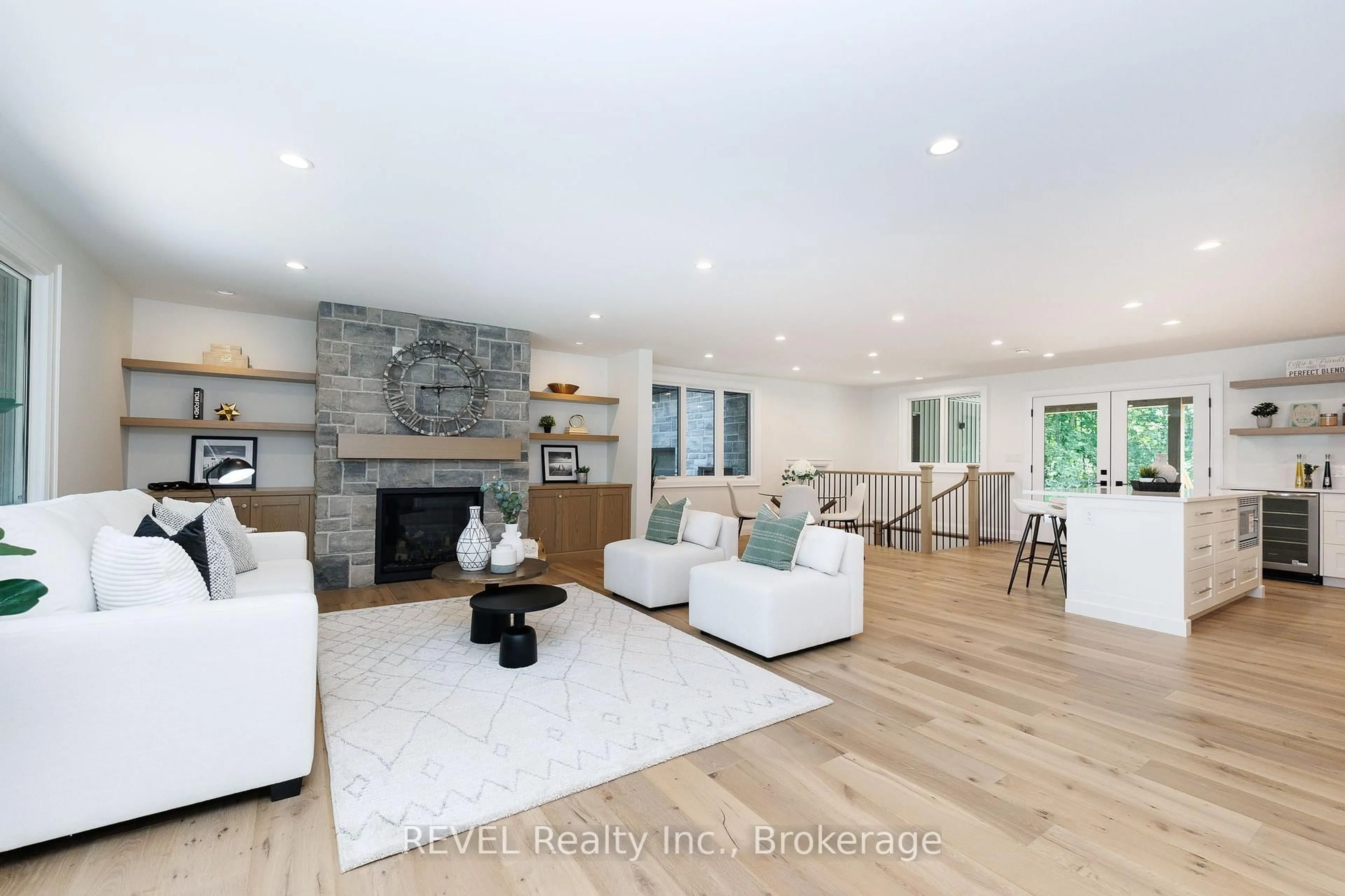 Living room with furniture, wood/laminate floor for 8780 Brown Rd, Niagara Falls Ontario L2E 6S5
