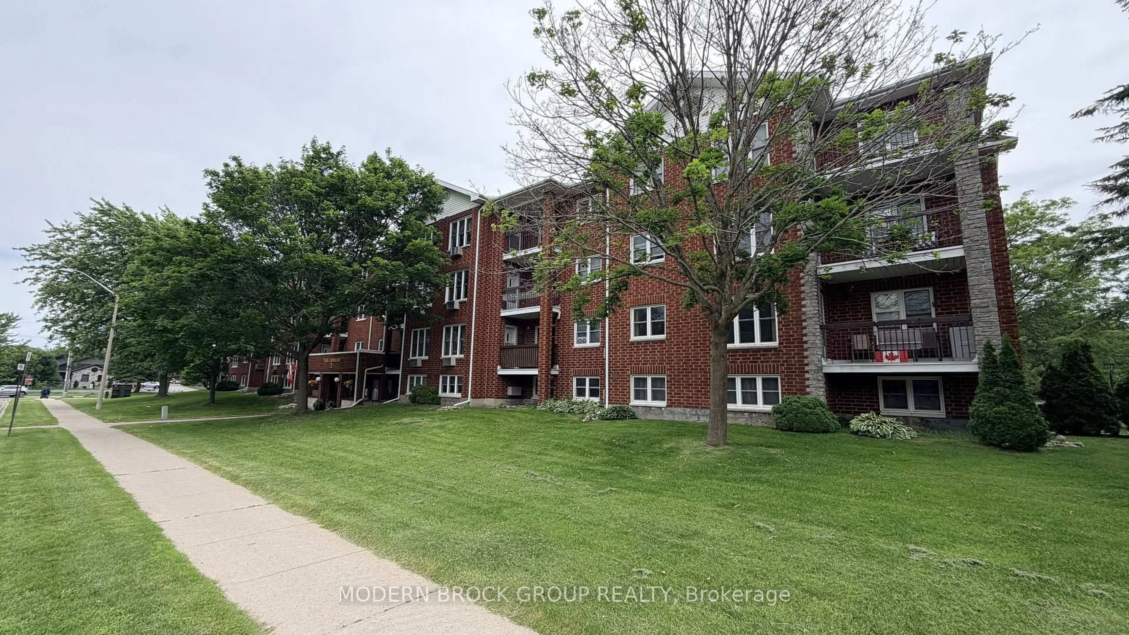 A pic from outside/outdoor area/front of a property/back of a property/a pic from drone, street for 21 Liston Ave #405, Brockville Ontario K6V 6Z3
