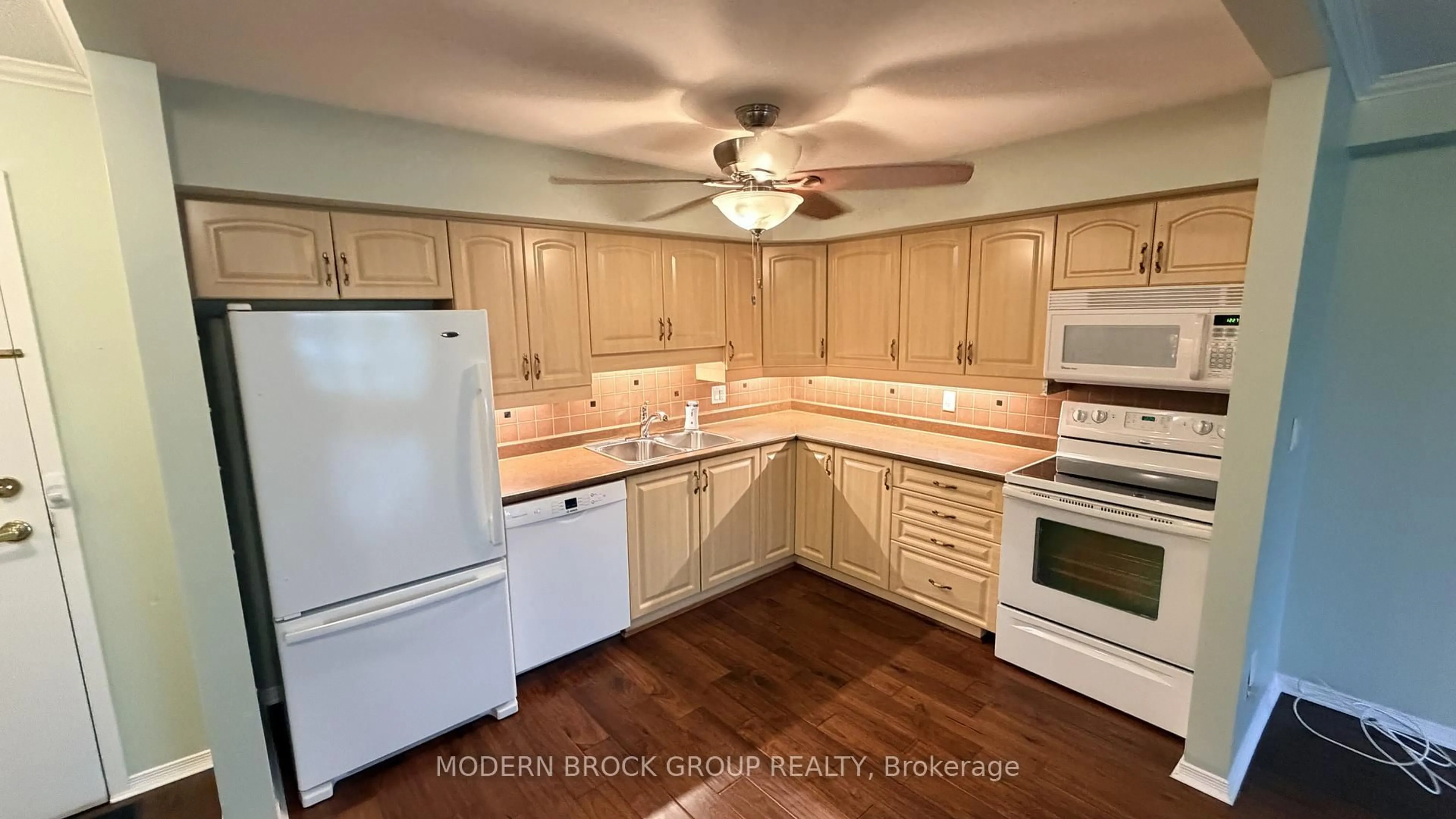 Standard kitchen, unknown for 21 Liston Ave #405, Brockville Ontario K6V 6Z3