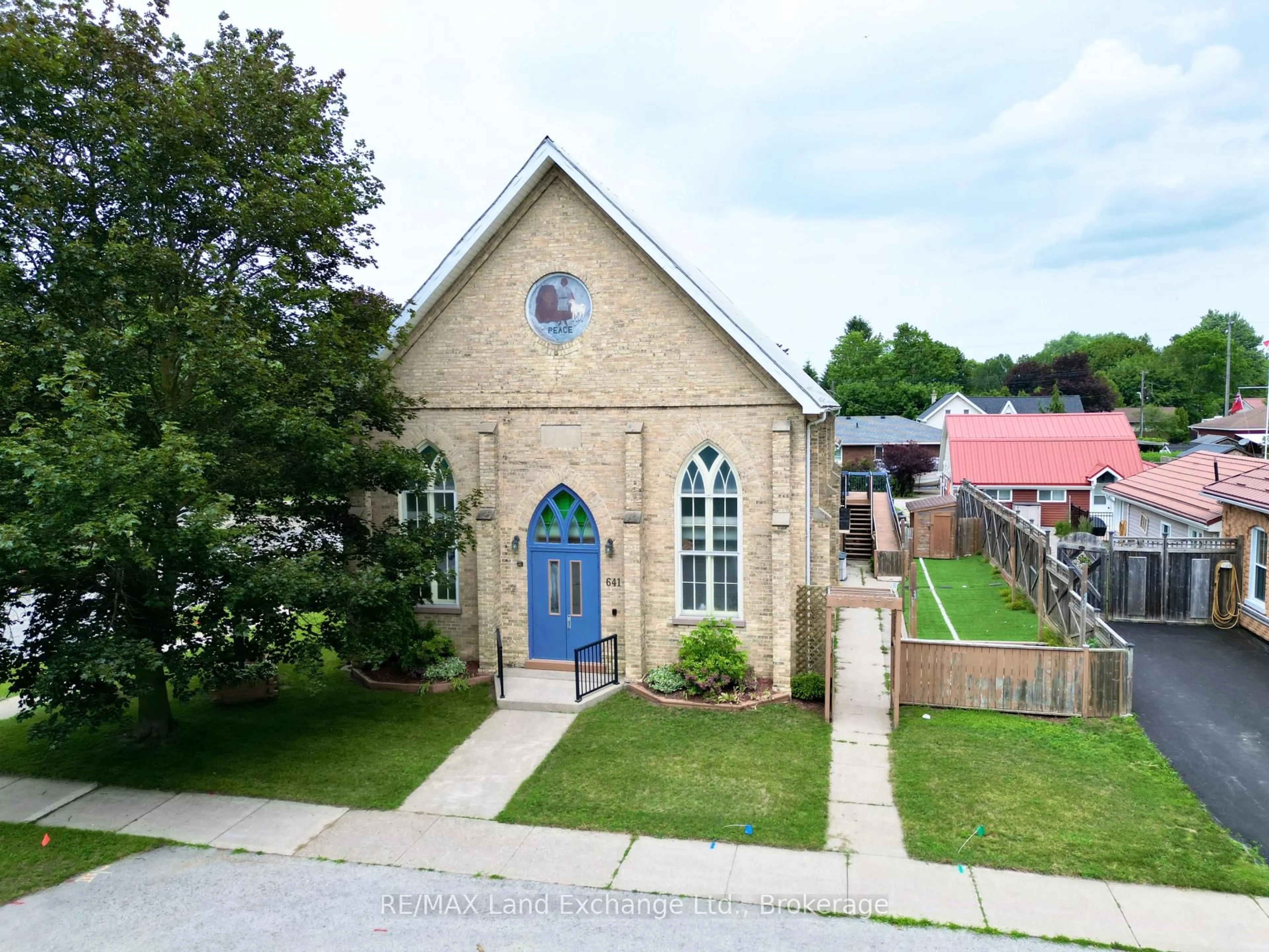 A pic from outside/outdoor area/front of a property/back of a property/a pic from drone, street for 641 Market St, Saugeen Shores Ontario N0H 2C3