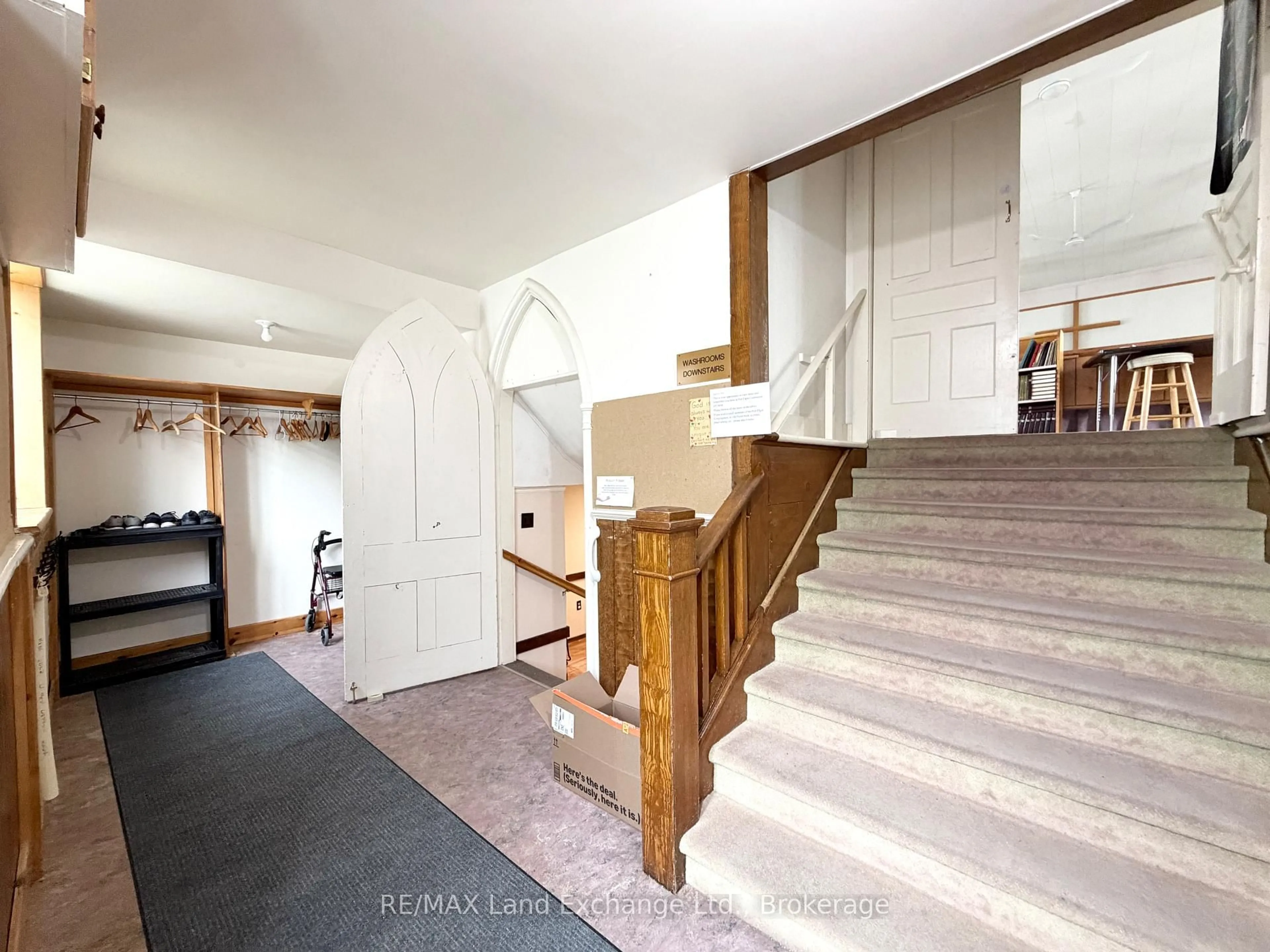 Indoor foyer for 641 Market St, Saugeen Shores Ontario N0H 2C3