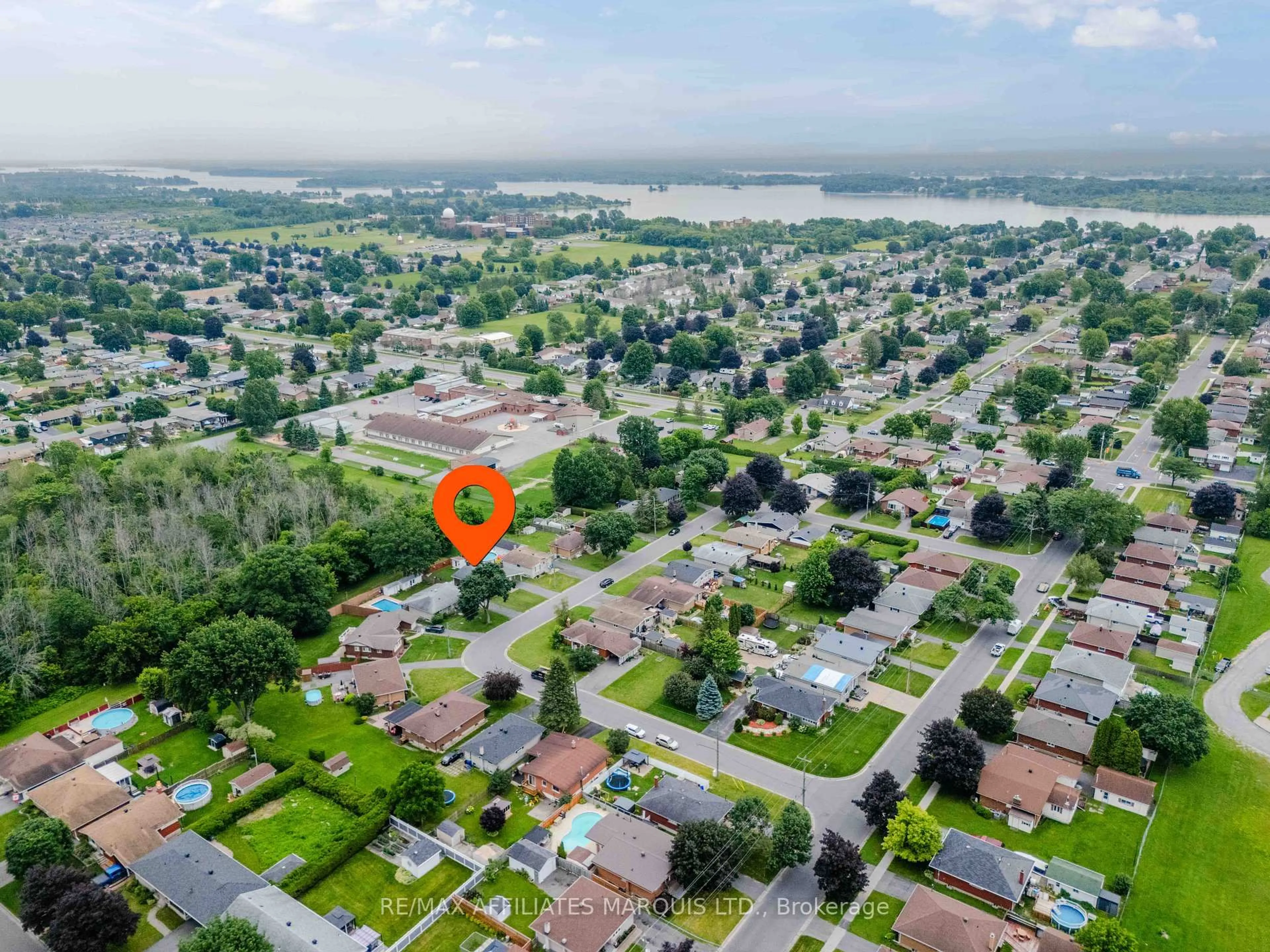A pic from outside/outdoor area/front of a property/back of a property/a pic from drone, unknown for 426 Bellevue Cres, Cornwall Ontario K6H 5M9