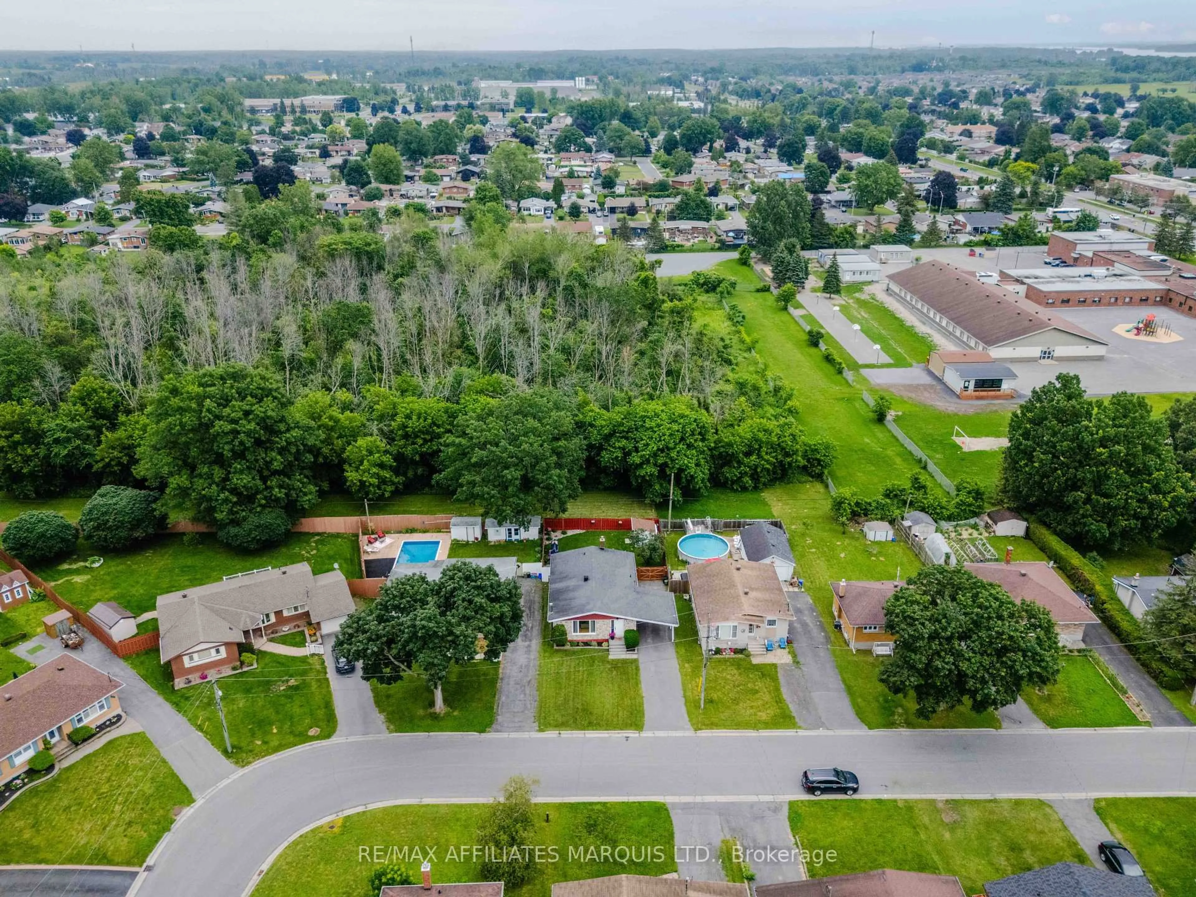 A pic from outside/outdoor area/front of a property/back of a property/a pic from drone, water/lake/river/ocean view for 426 Bellevue Cres, Cornwall Ontario K6H 5M9