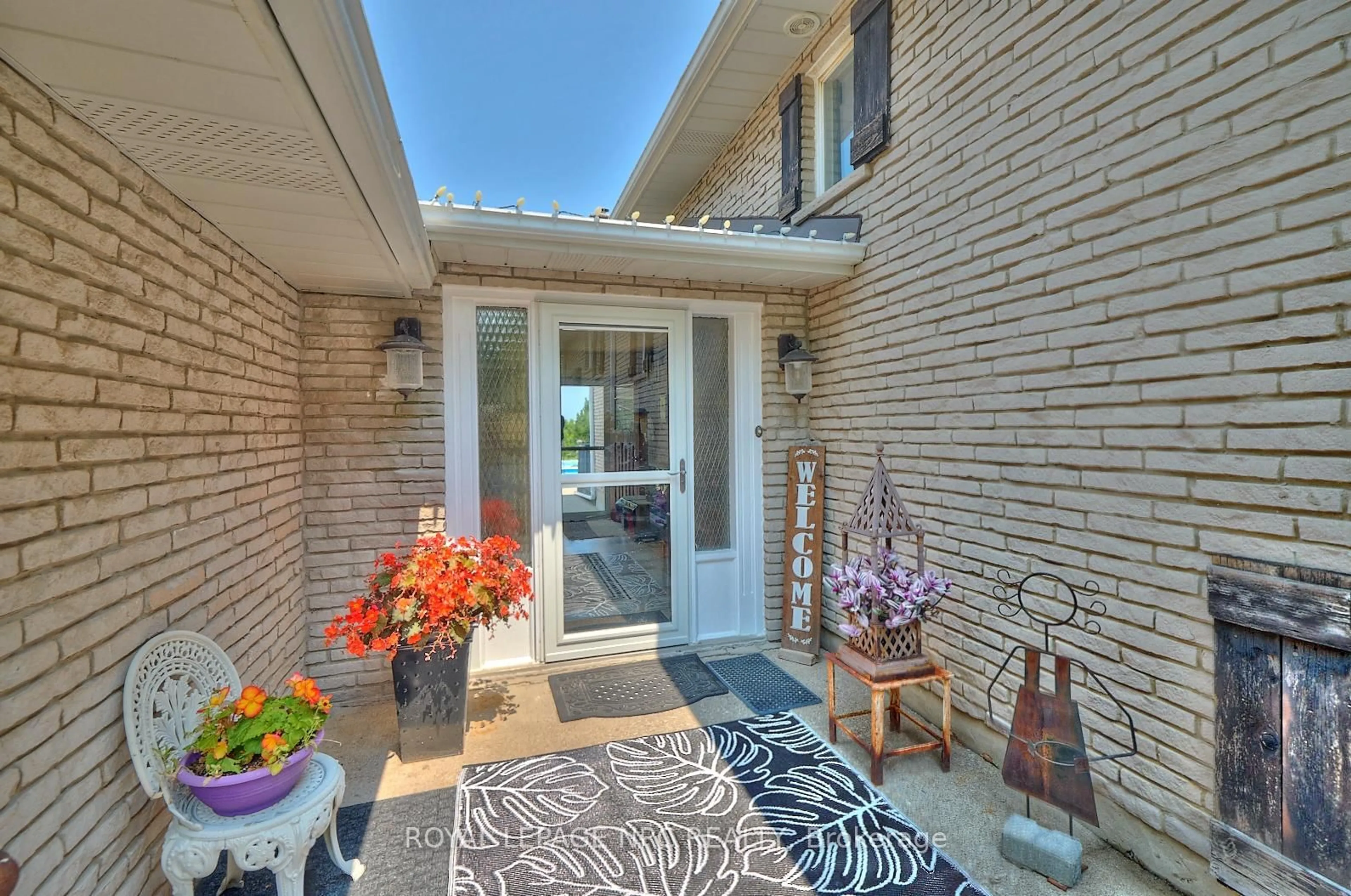 Indoor entryway for 1750 York Rd, Niagara-on-the-Lake Ontario L0S 1J0