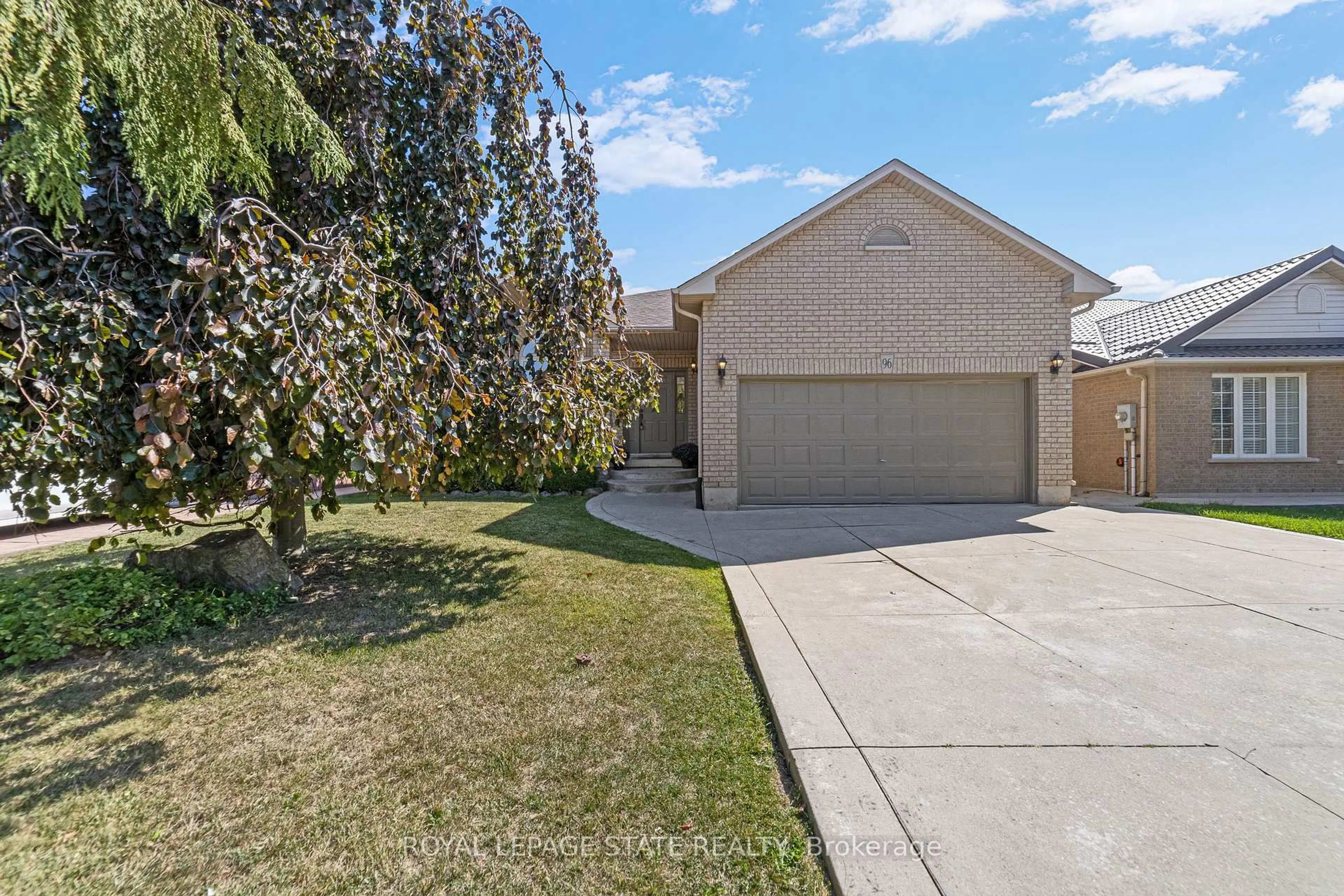 A pic from outside/outdoor area/front of a property/back of a property/a pic from drone, street for 96 Second Rd, Hamilton Ontario L8J 2V2
