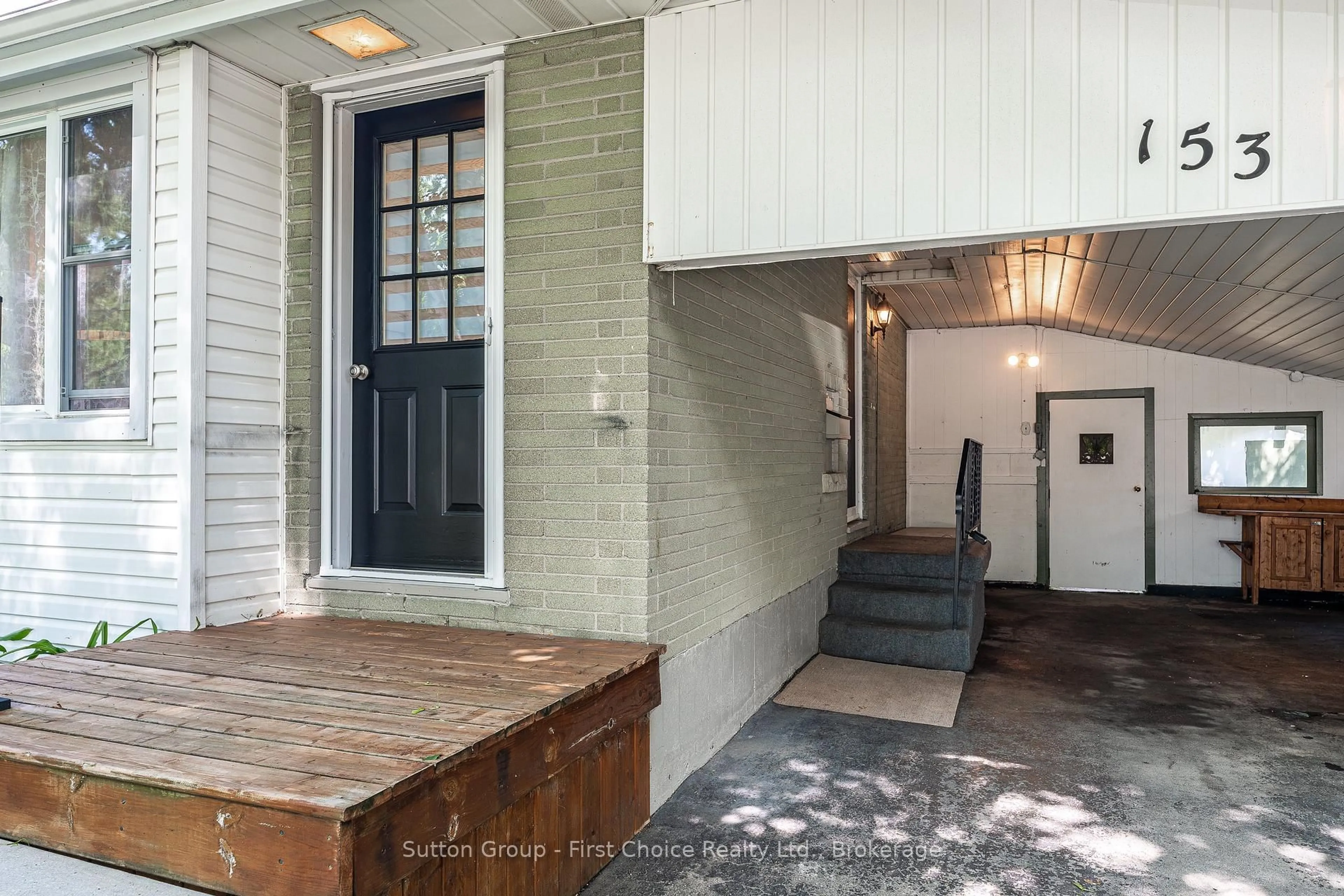 Indoor entryway for 153 Home St, Stratford Ontario N5A 2A2