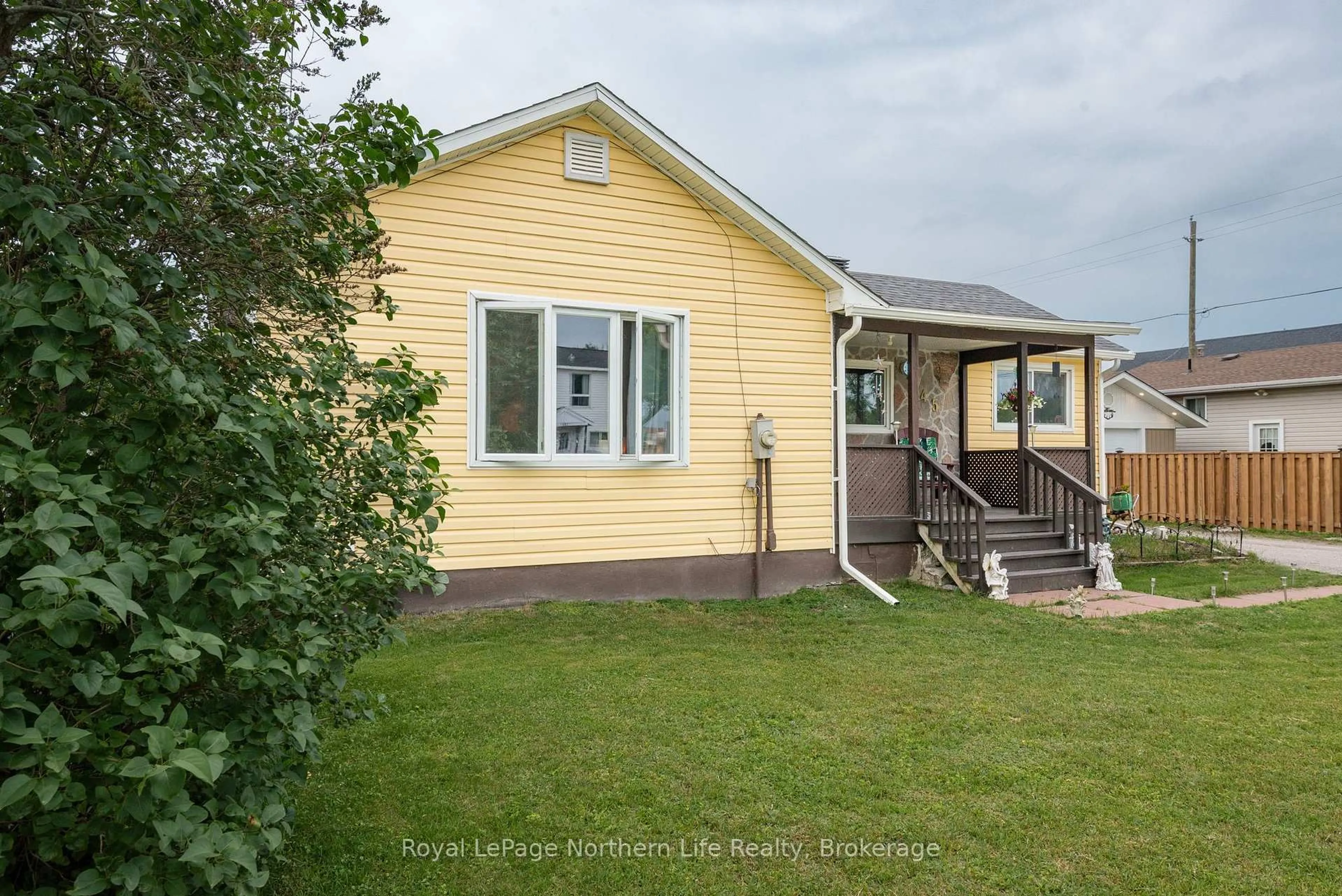 A pic from outside/outdoor area/front of a property/back of a property/a pic from drone, street for 345 Nipissing St, West Nipissing Ontario P2B 3E1