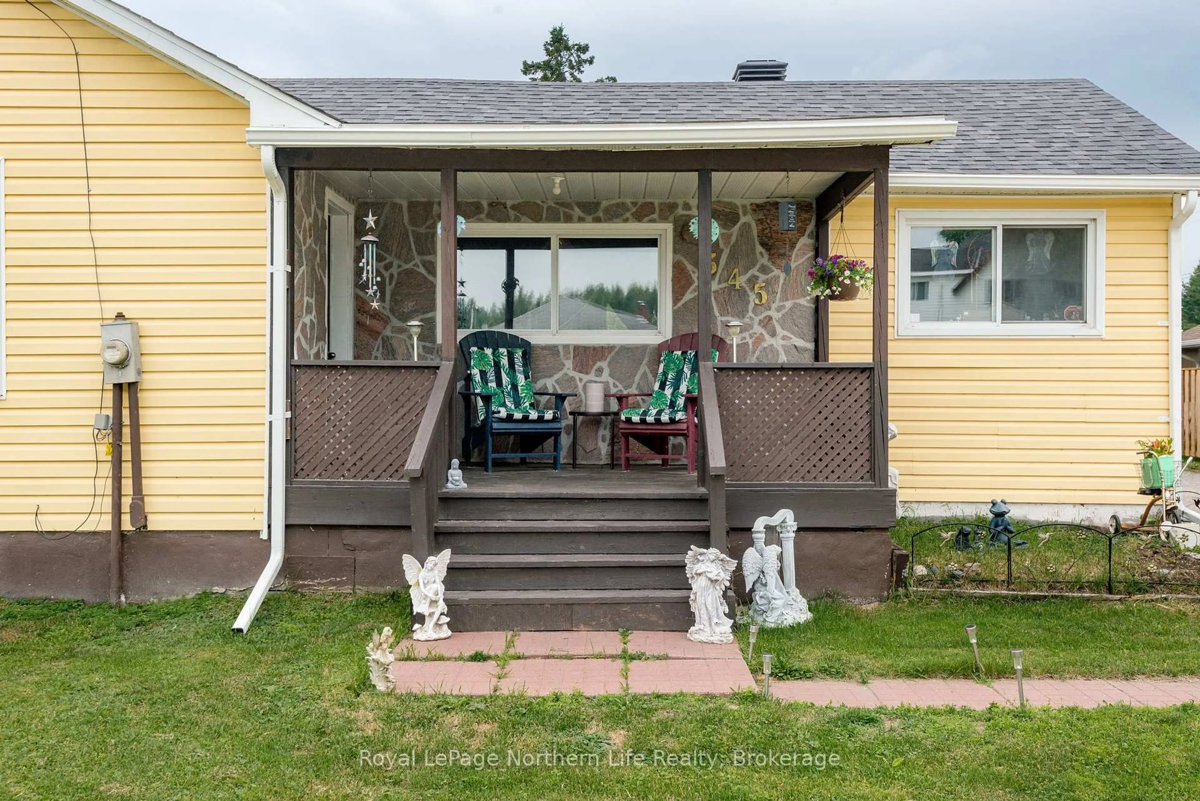 Patio, street for 345 Nipissing St, West Nipissing Ontario P2B 3E1