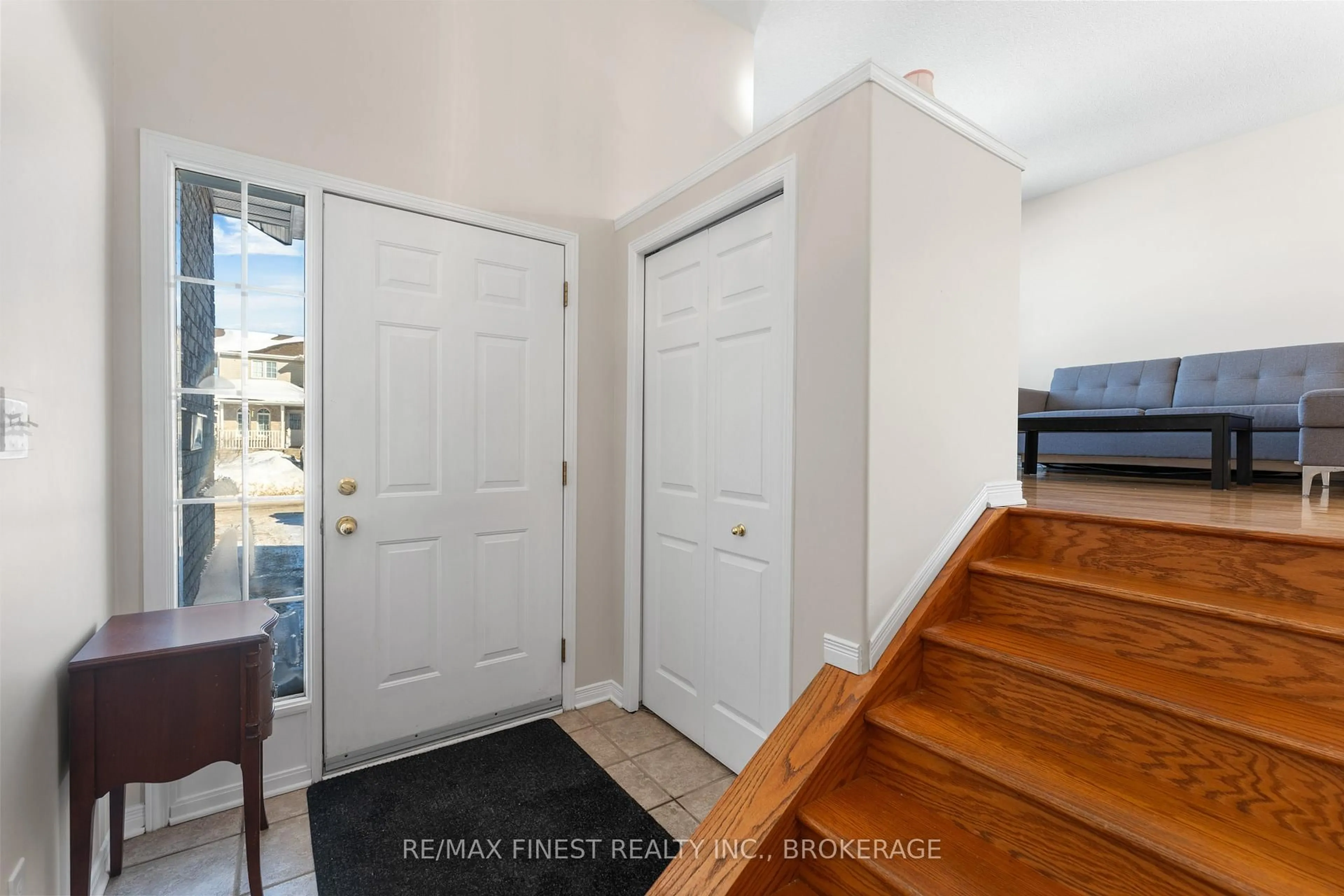 Indoor entryway for 1909 Spindlewood St, Kingston Ontario K7P 3G5