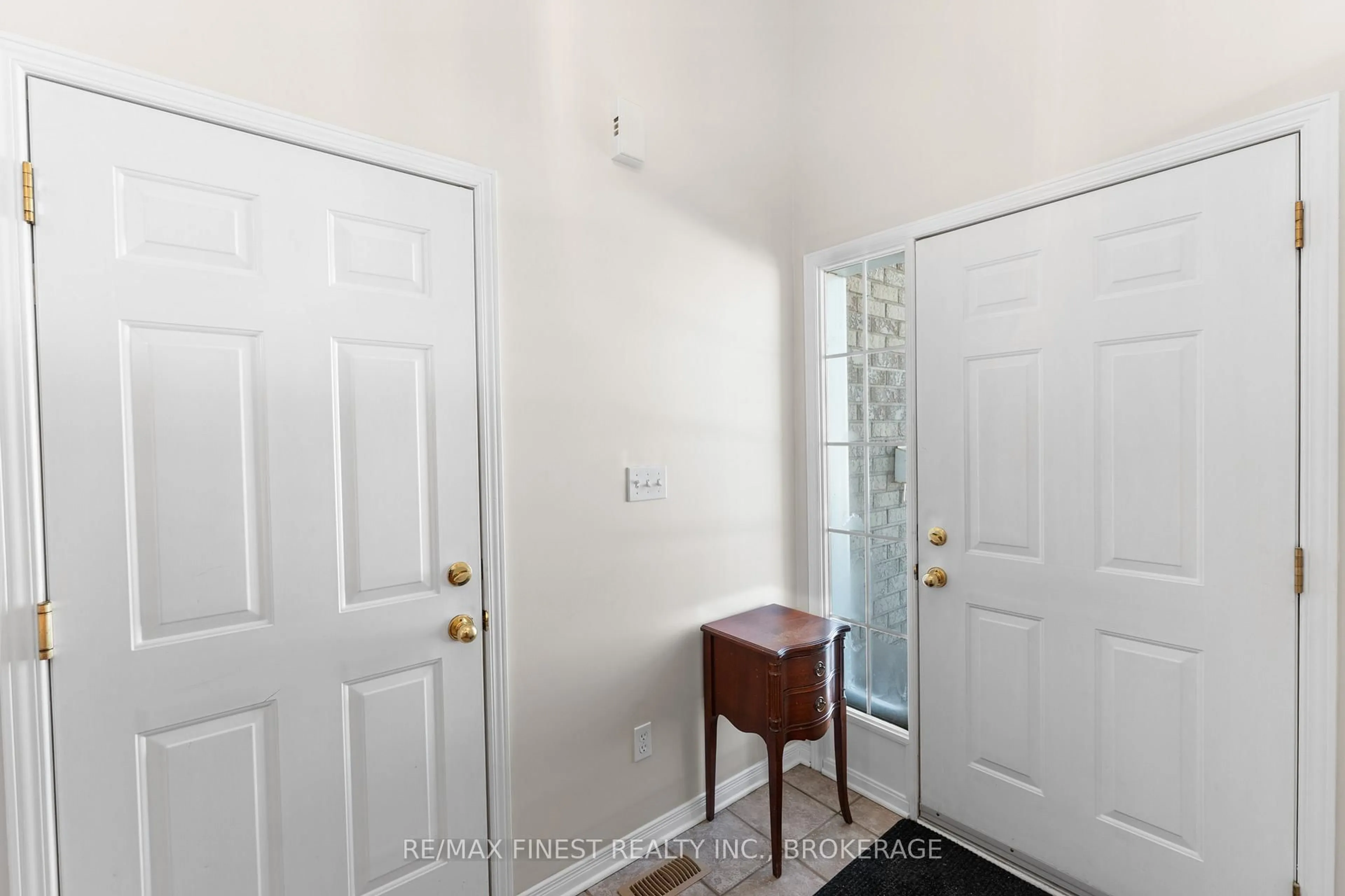 Indoor entryway for 1909 Spindlewood St, Kingston Ontario K7P 3G5