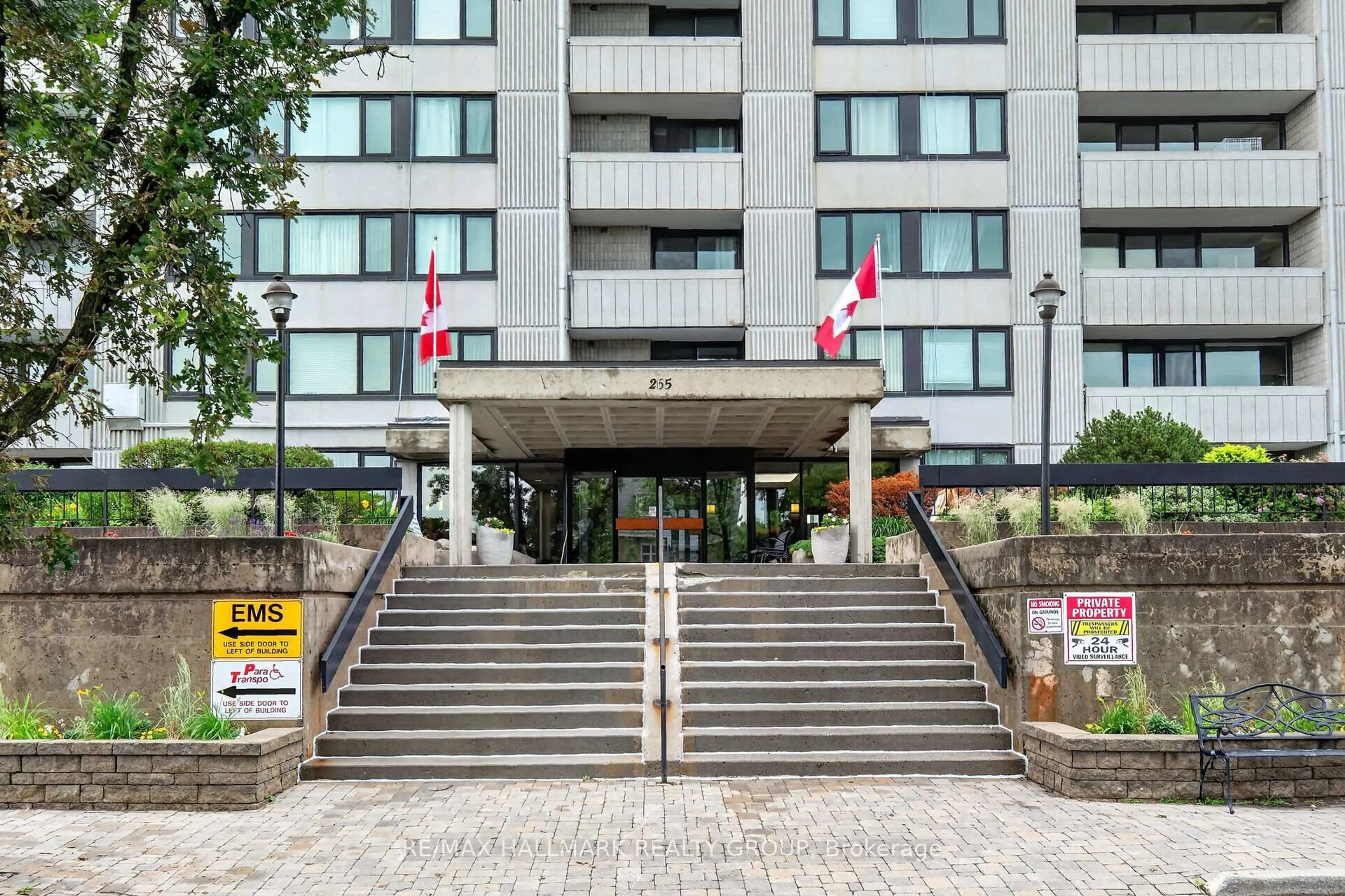 Indoor foyer for 265 Poulin Ave #1608, Ottawa Ontario K2B 7Y8