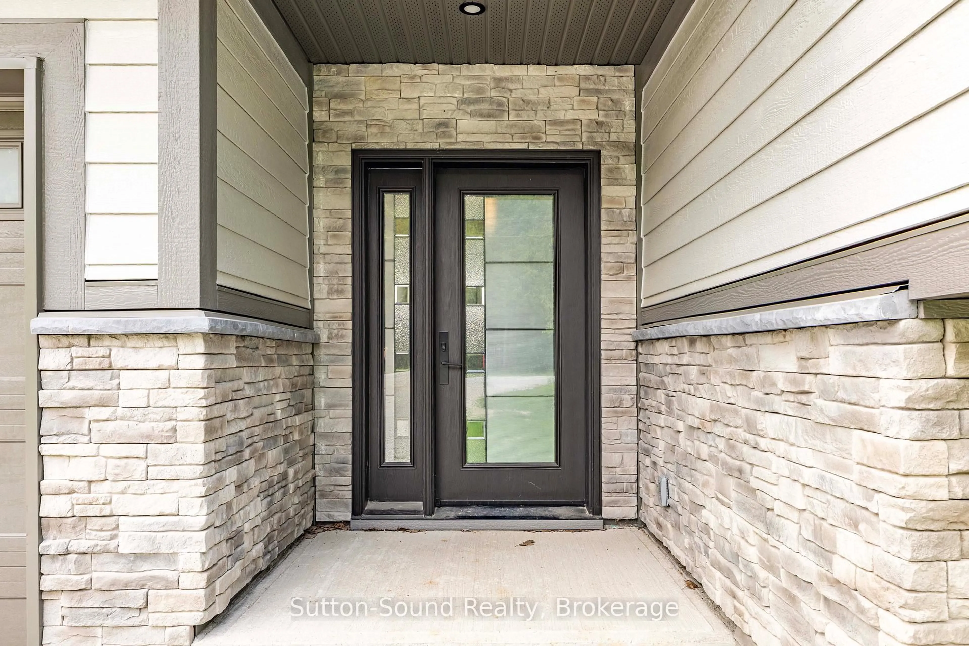 Indoor entryway for 397600 10 Concession, Meaford Ontario N4K 5N8