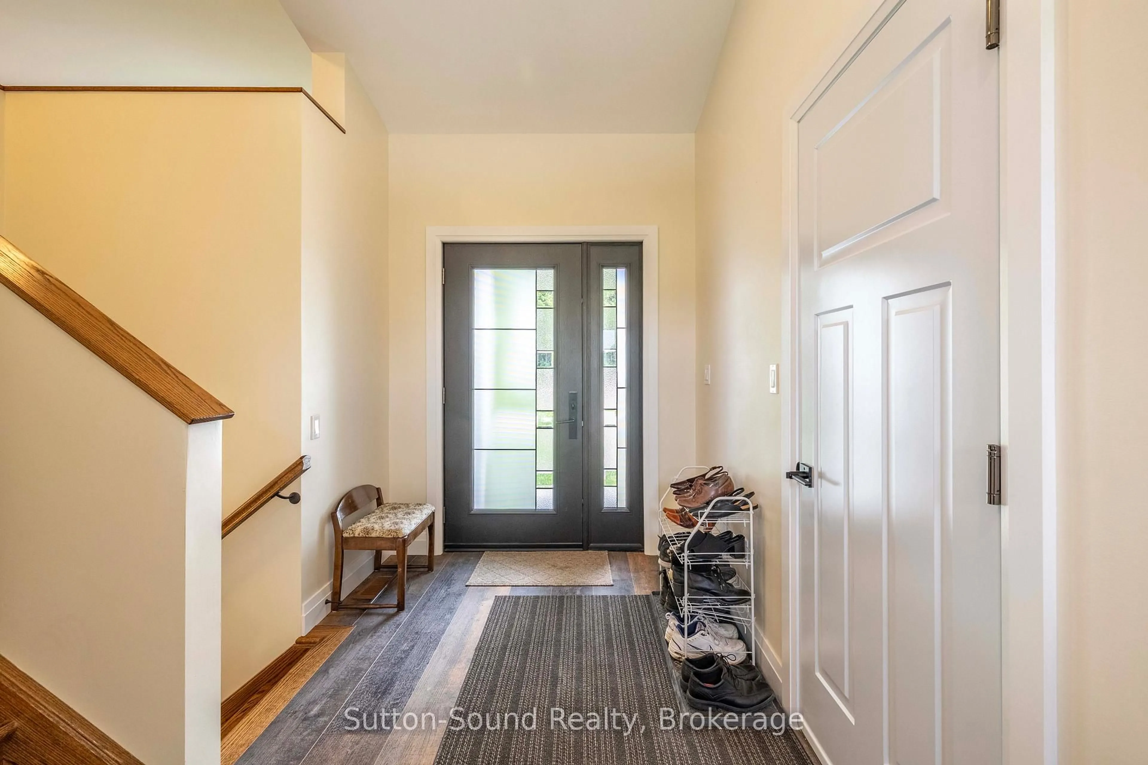 Indoor entryway for 397600 10 Concession, Meaford Ontario N4K 5N8