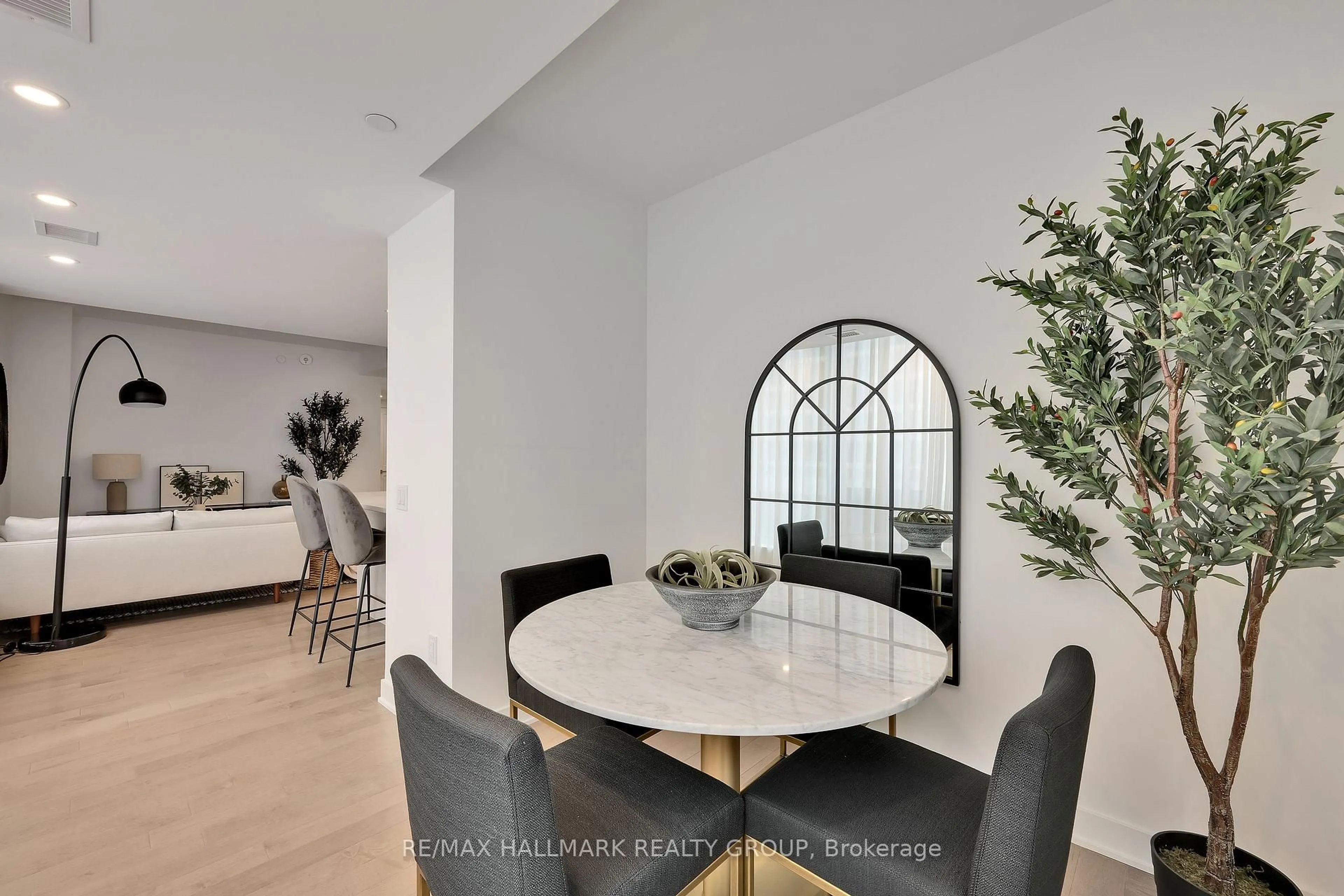 Dining room, ceramic/tile floor for 340 Queen St #1406, Ottawa Ontario K1R 0G1