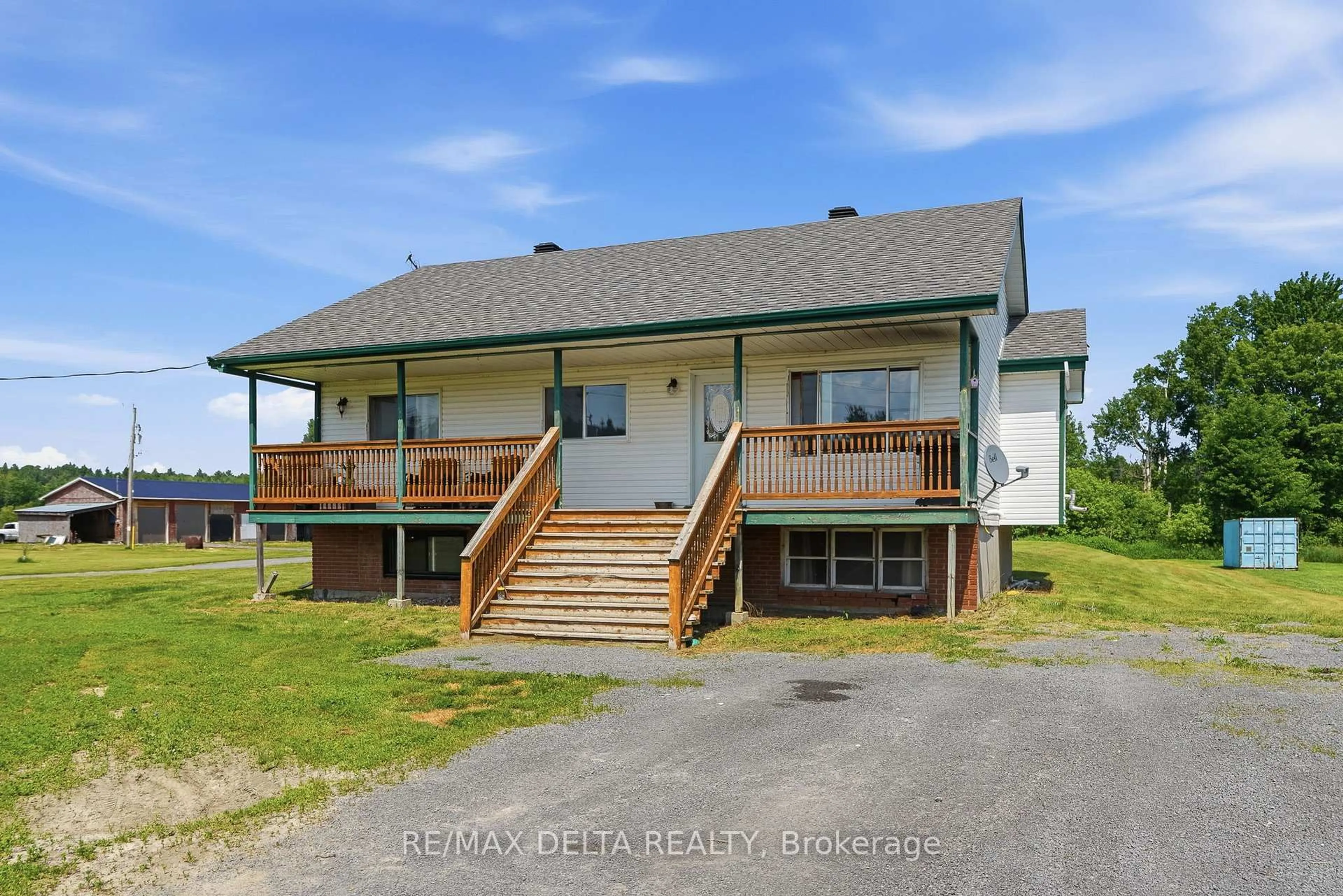 A pic from outside/outdoor area/front of a property/back of a property/a pic from drone, building for 1553 du Lac Rd, Clarence-Rockland Ontario K0A 3N0