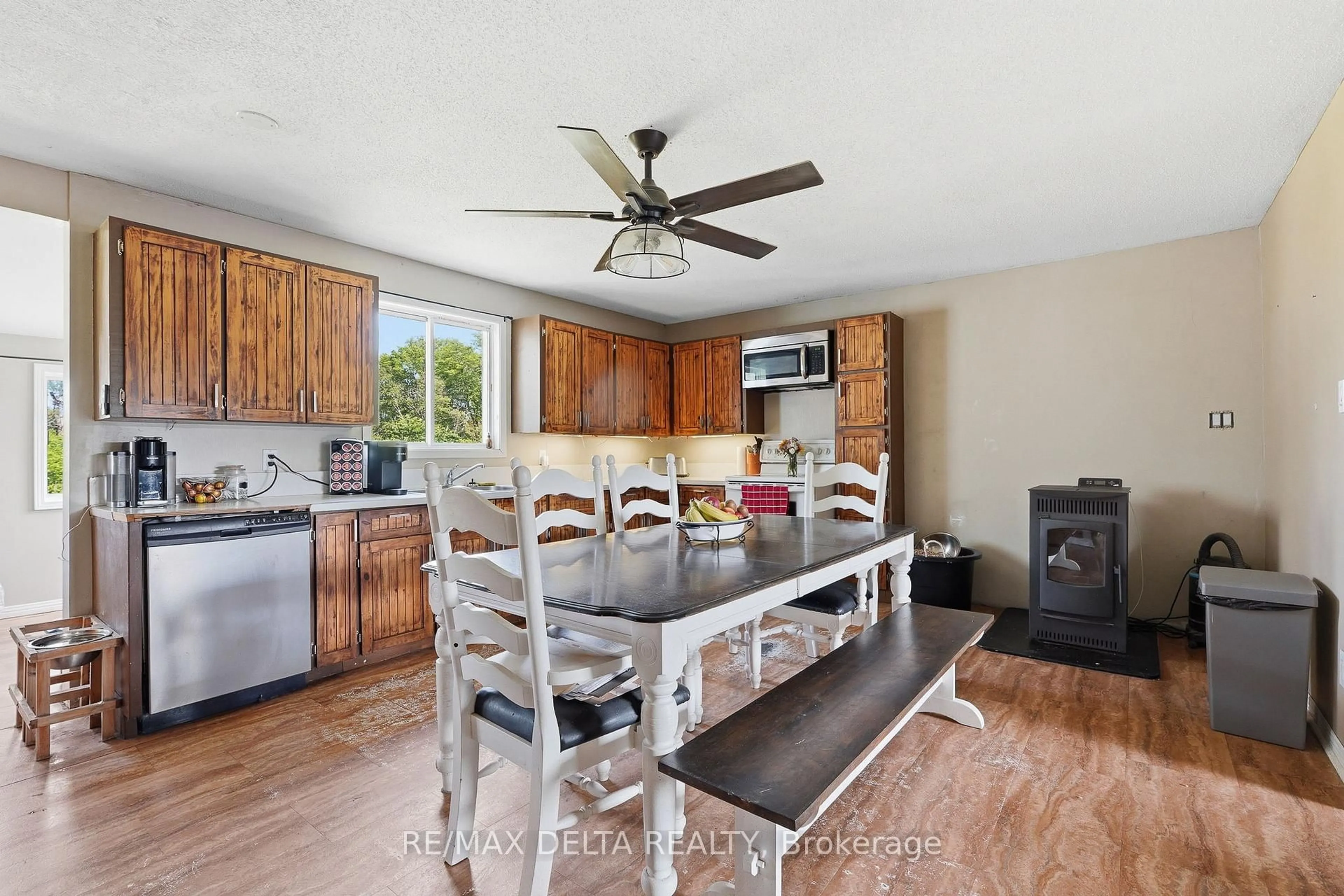 Open concept kitchen, unknown for 1553 du Lac Rd, Clarence-Rockland Ontario K0A 3N0