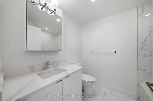 180 George St #1407, Ottawa 4