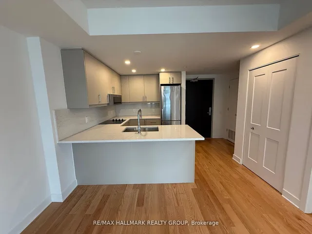 180 George St #1004, Ottawa 5