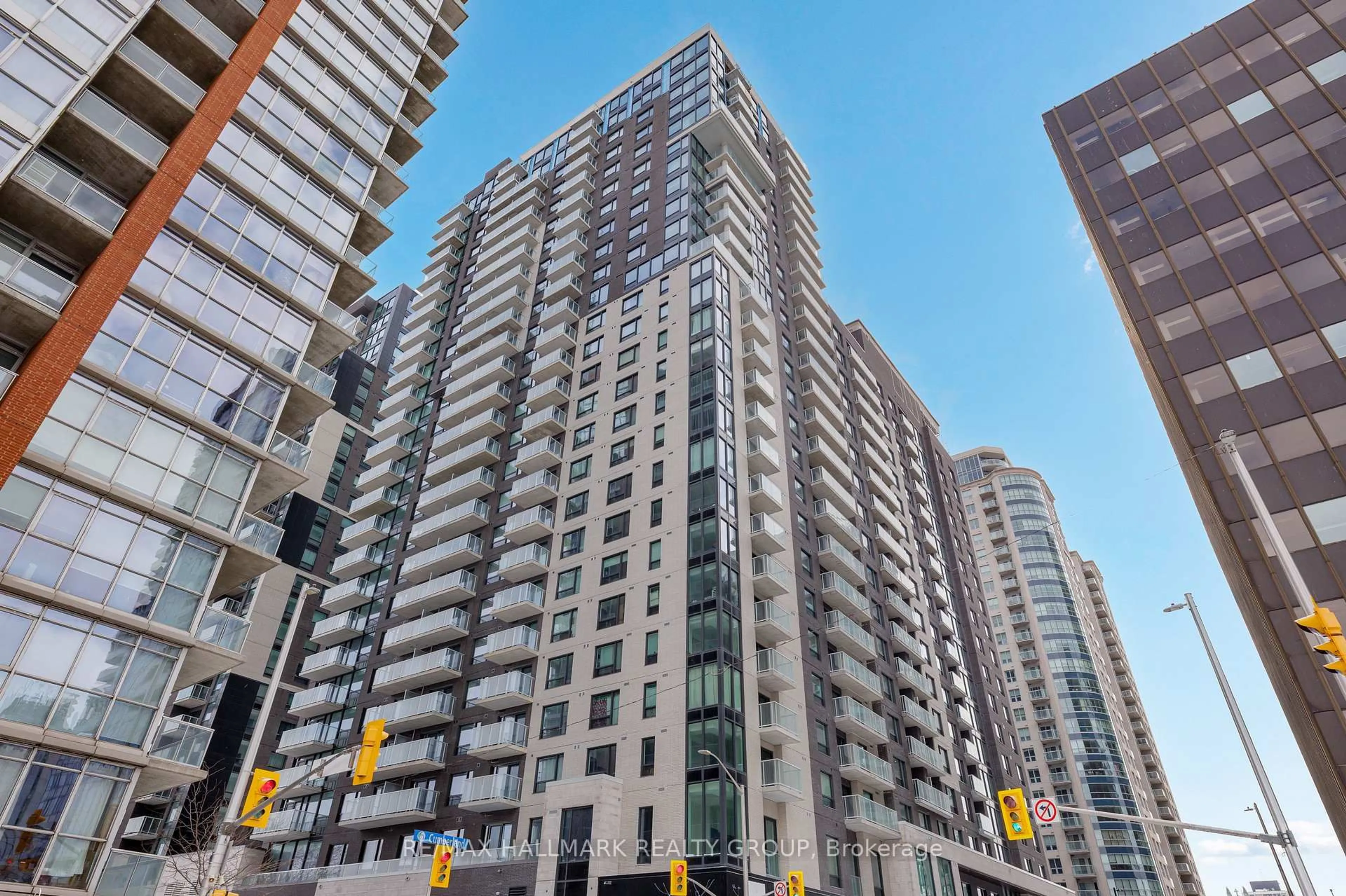 Patio, unknown for 180 George St #2001, Ottawa Ontario K1N 0G8