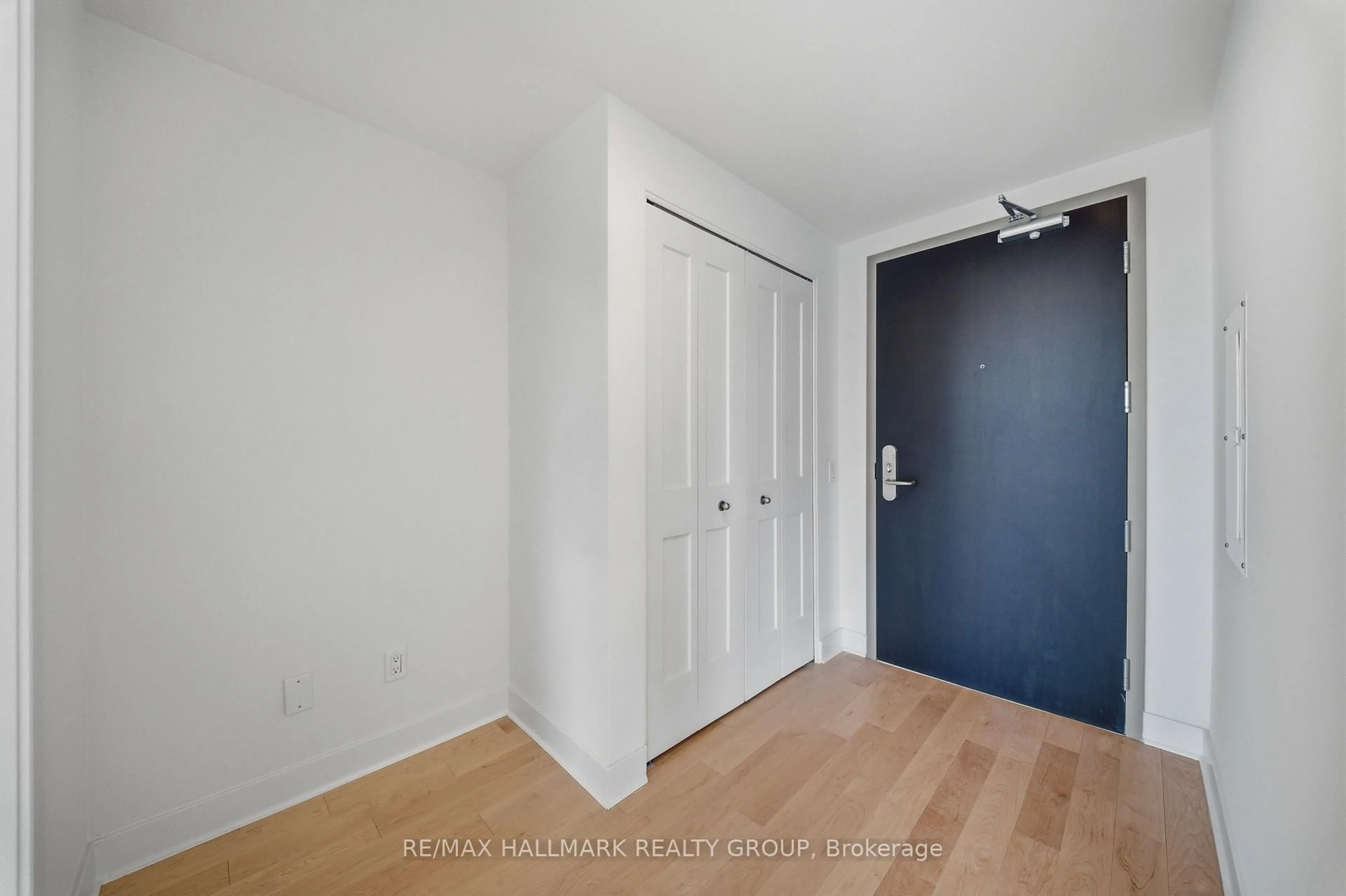 Unknown for 180 George St #2001, Ottawa Ontario K1N 0G8