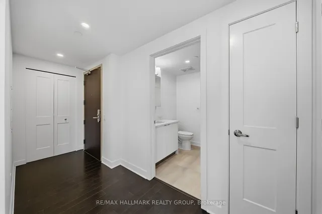 180 George St #2406, Ottawa 4