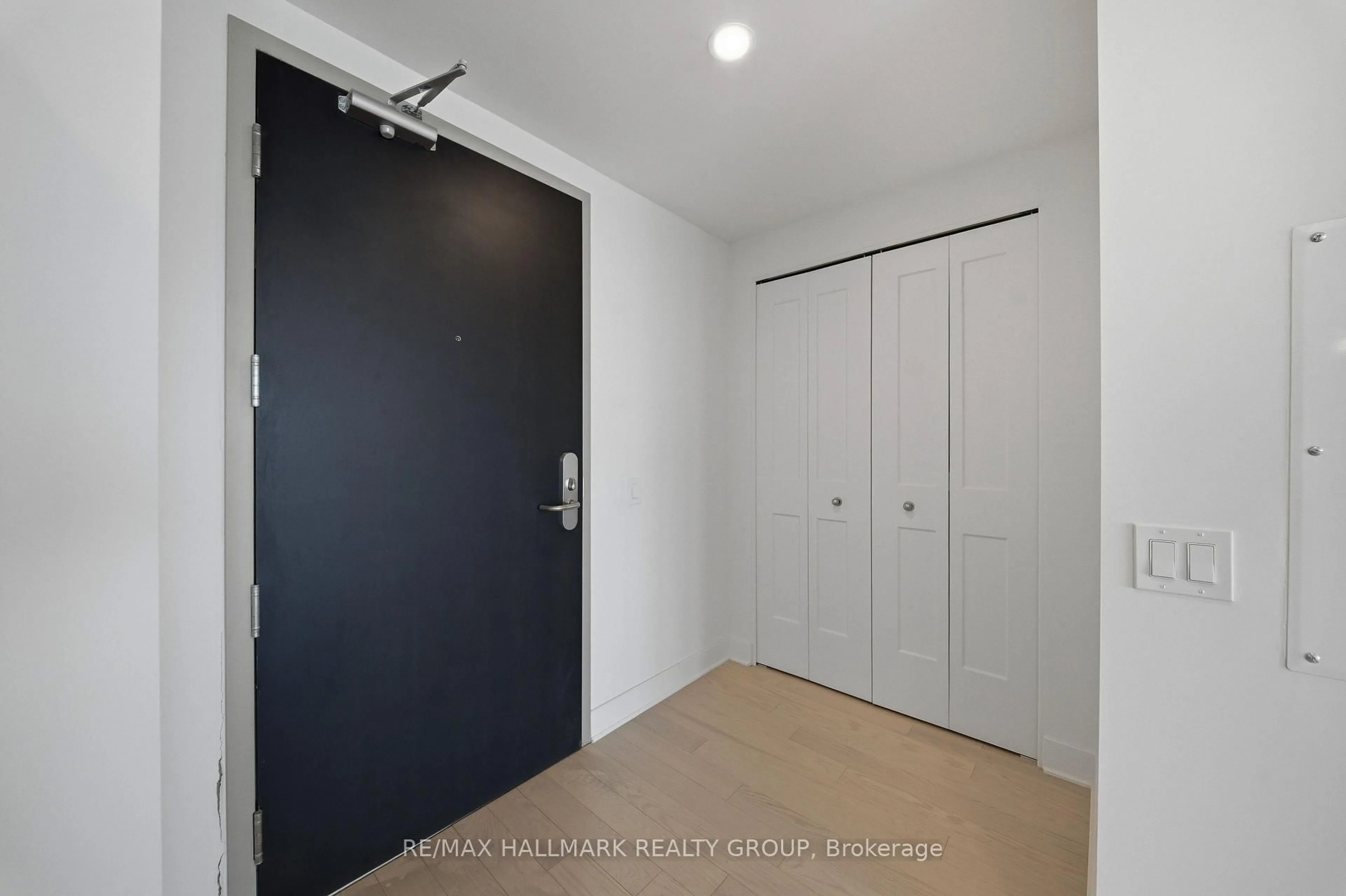 Indoor entryway for 180 George St #2603, Ottawa Ontario K1N 0G8