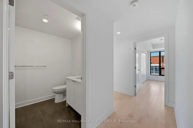 180 George St #2202, Ottawa 5