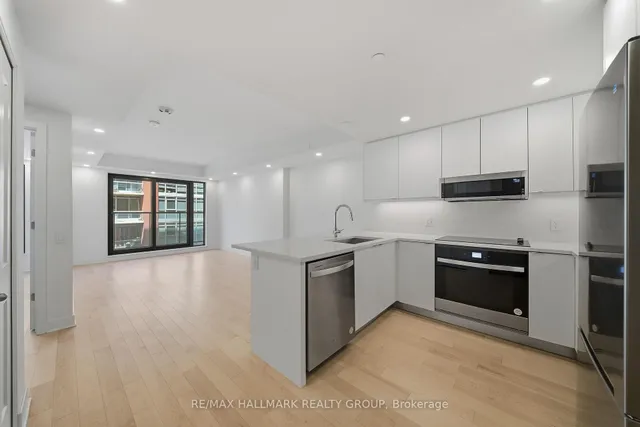 180 George St #1703, Ottawa 3