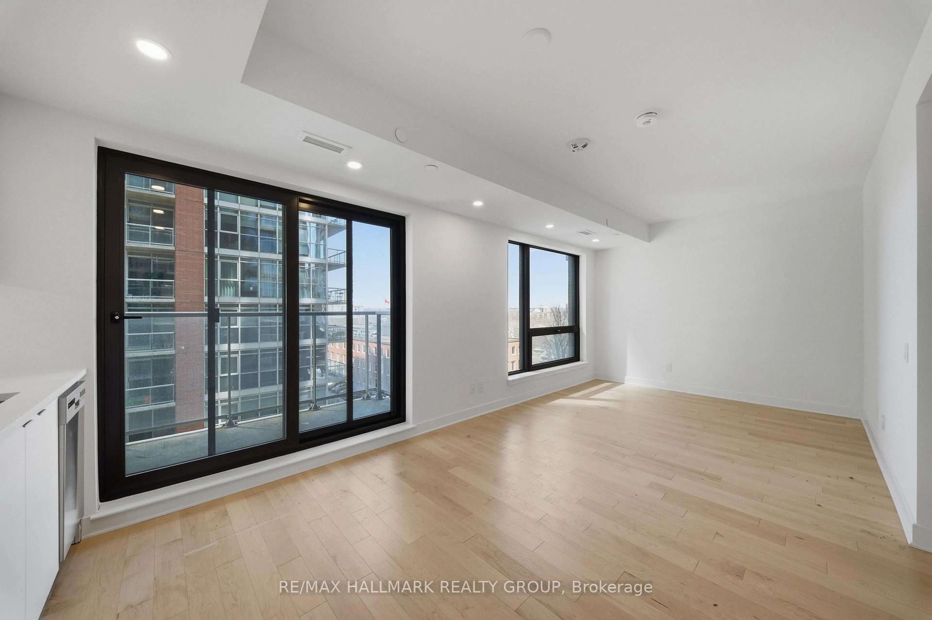 A pic of a room for 180 George St #606, Ottawa Ontario K1N 0G8