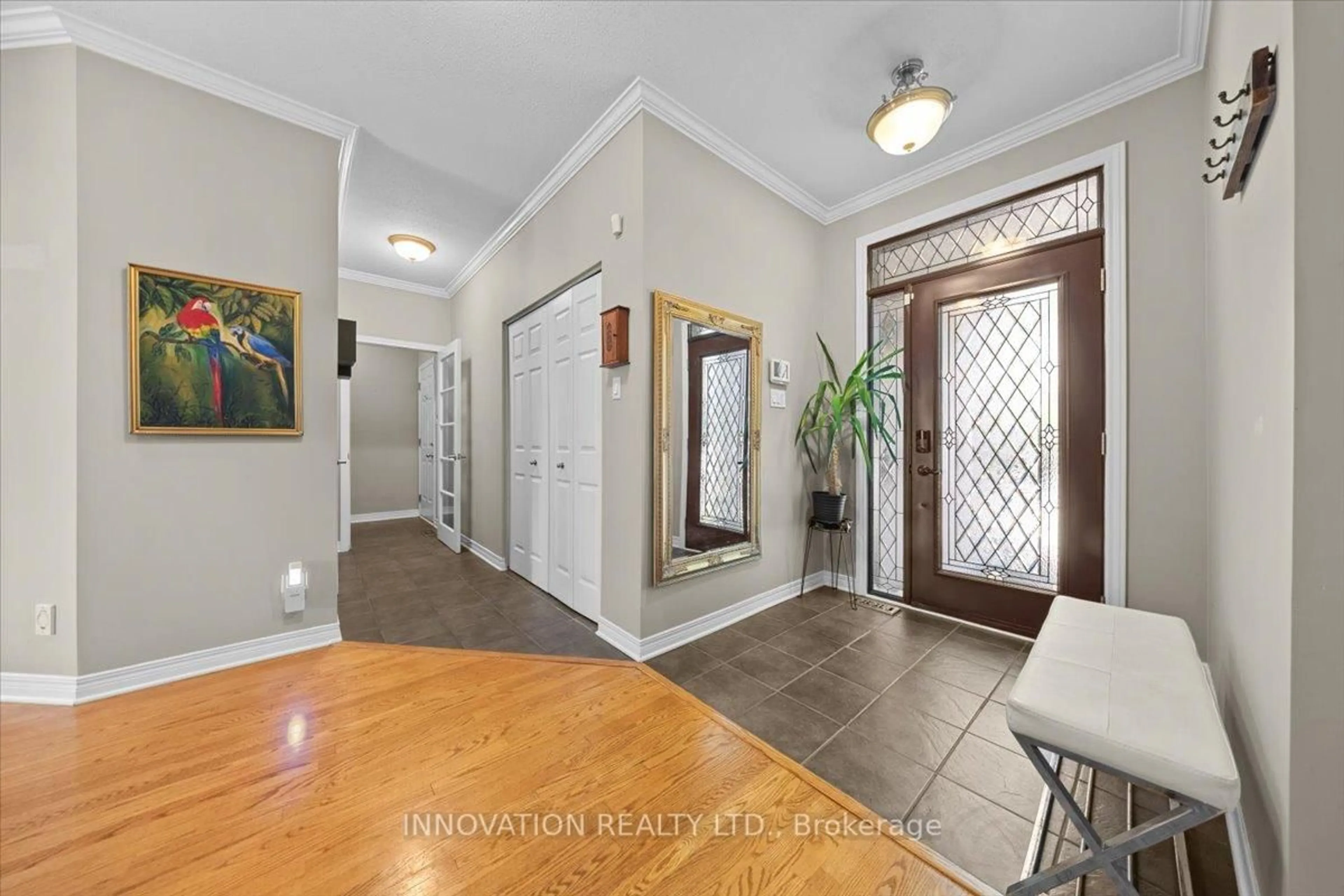 Indoor foyer for 2 Gros Morne Crt, Ottawa Ontario K2M 2W7