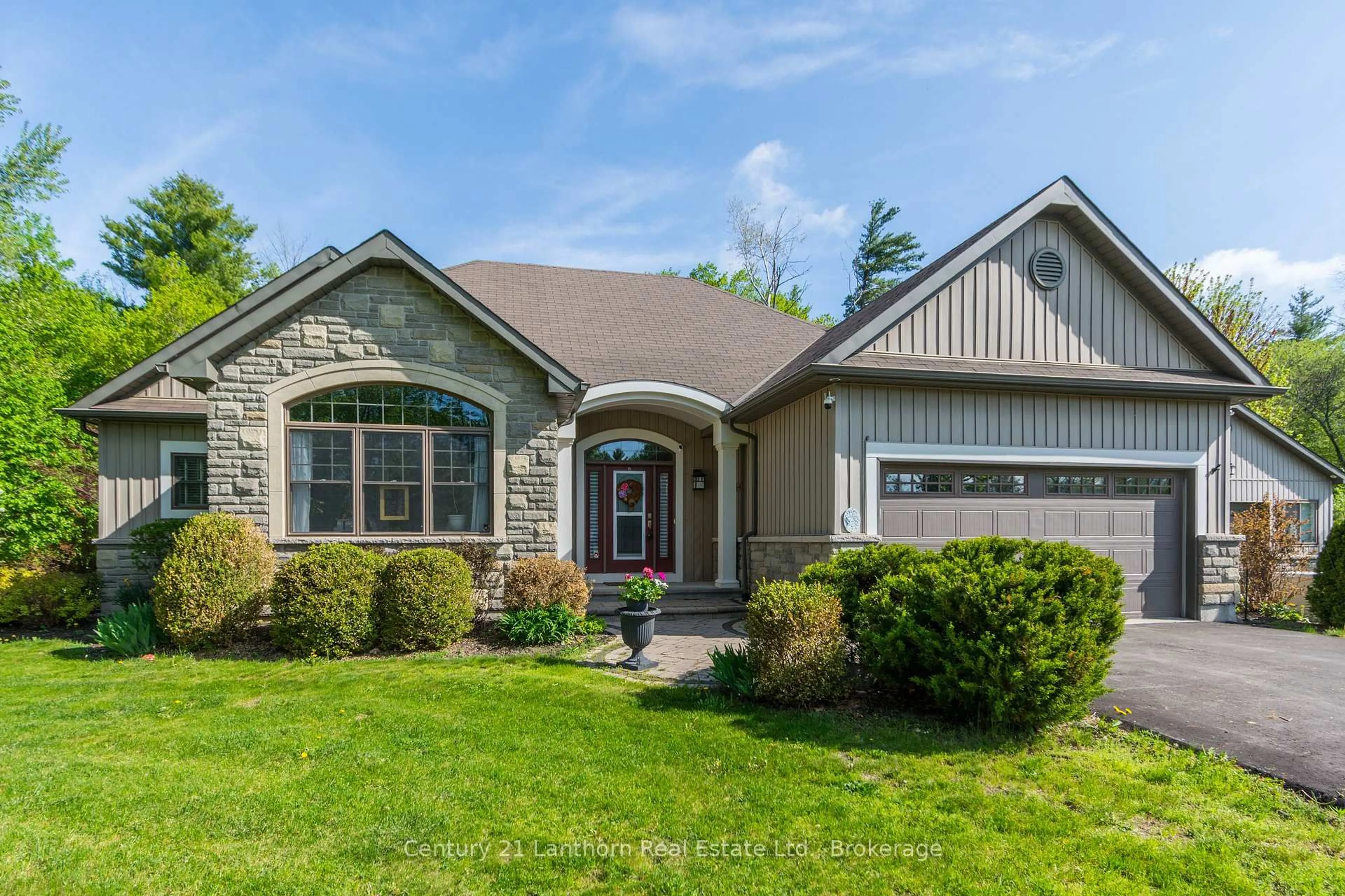 Home with brick exterior material, street for 8 Grandview Crt, Stirling Ontario K0K 3E0
