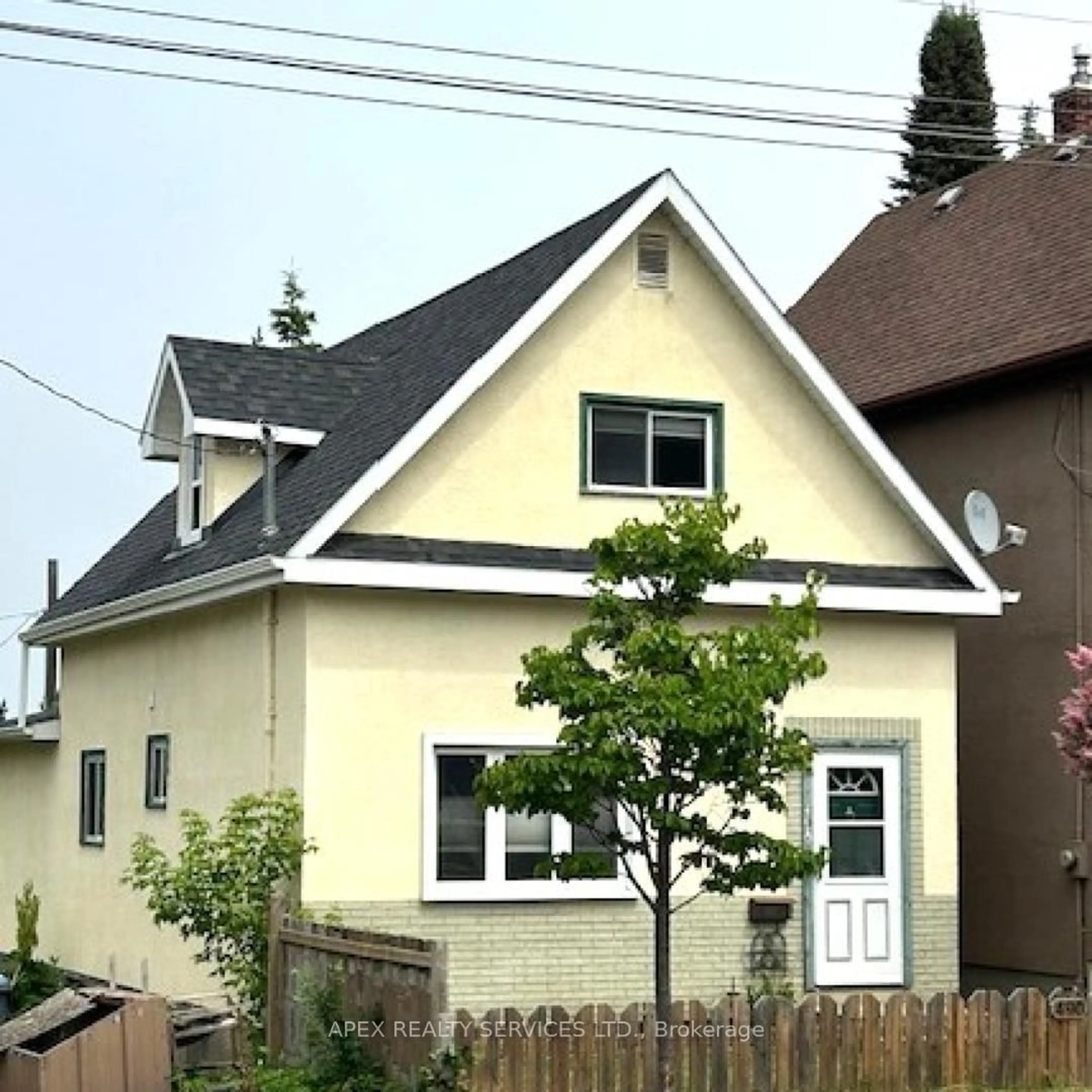 Home with vinyl exterior material, street for 490 Van Norman, Thunder Bay Ontario P7A 4E2