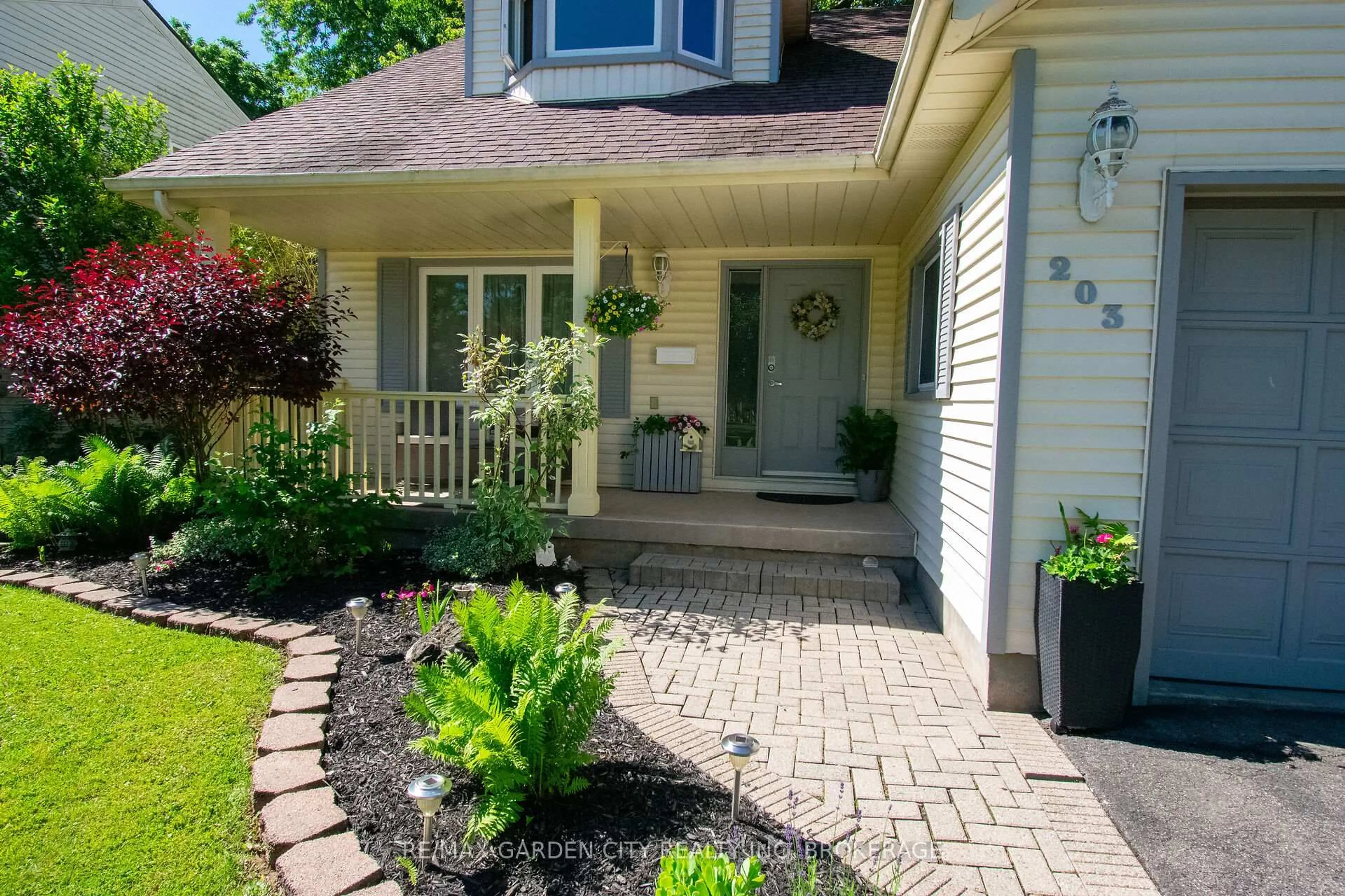 Unknown for 203 LEASIDE Dr, Welland Ontario L3C 6N4
