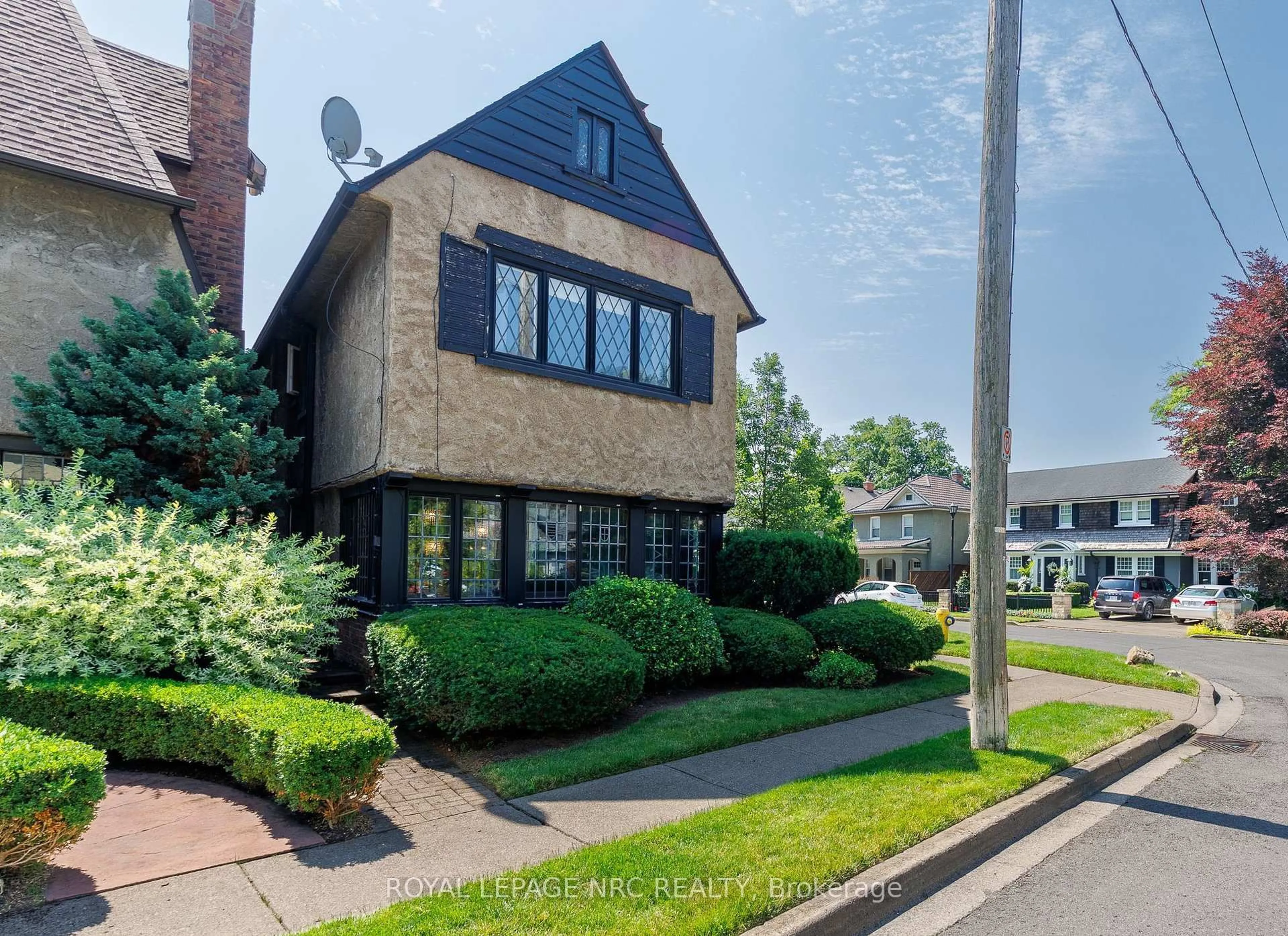 Home with brick exterior material, street for 52 Yates St, St. Catharines Ontario L2R 5R5