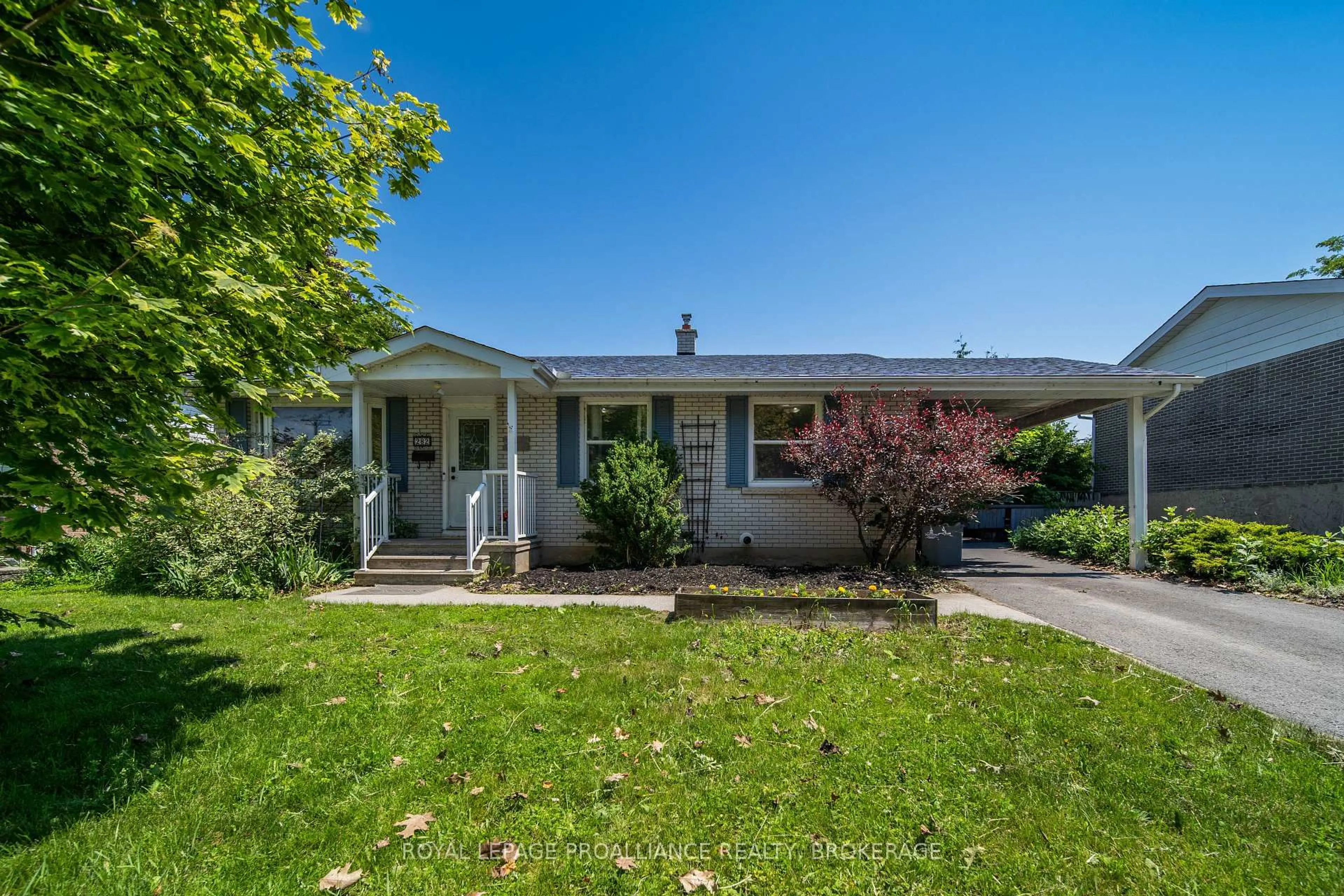 Home with vinyl exterior material, street for 282 Glen Castle Rd, Kingston Ontario K7M 4N8